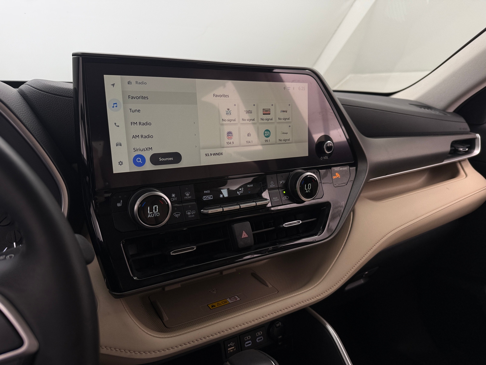 Thumbnail: 2024 Toyota Highlander - 3