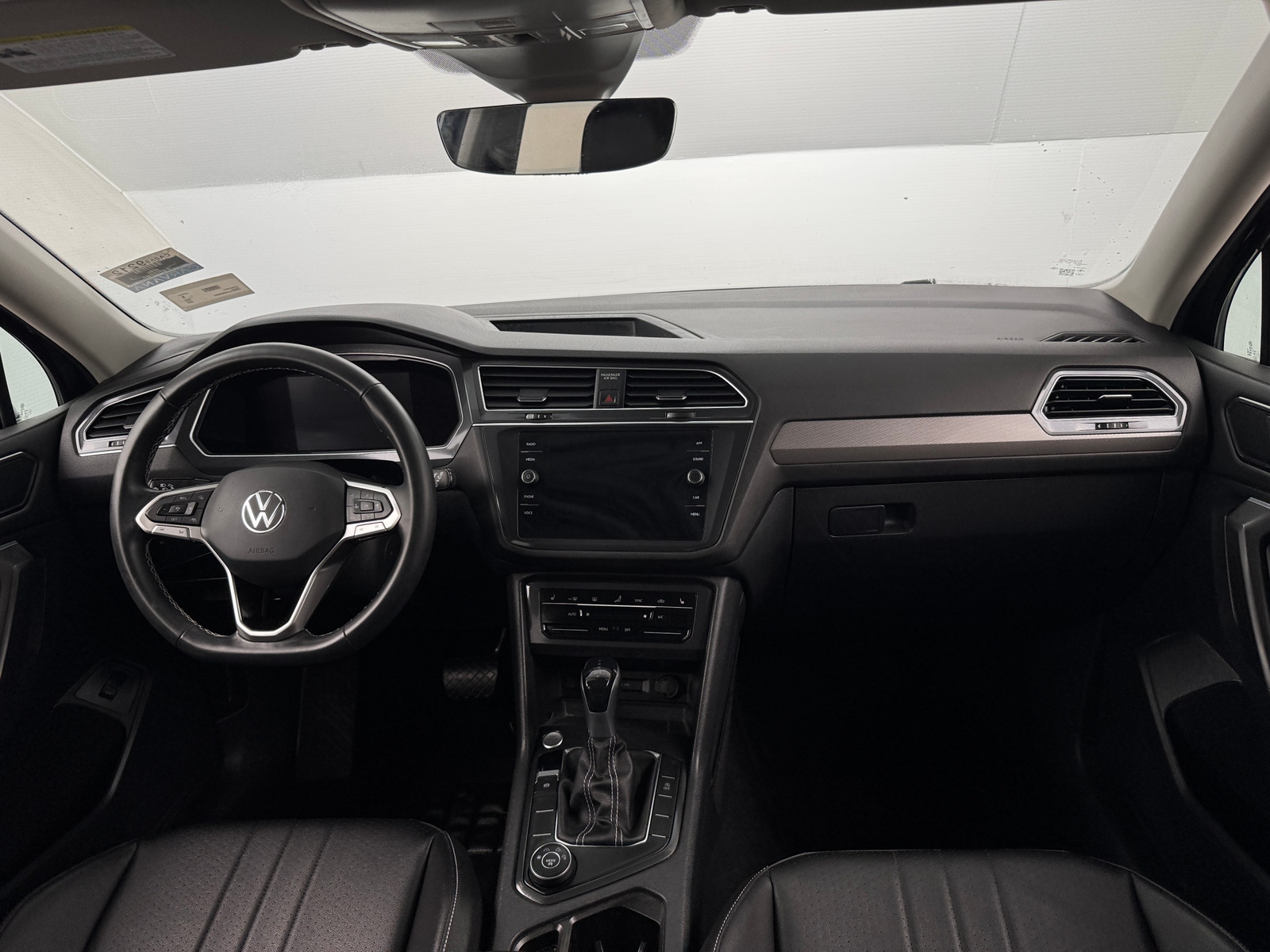 Thumbnail: 2022 Volkswagen Tiguan - 2