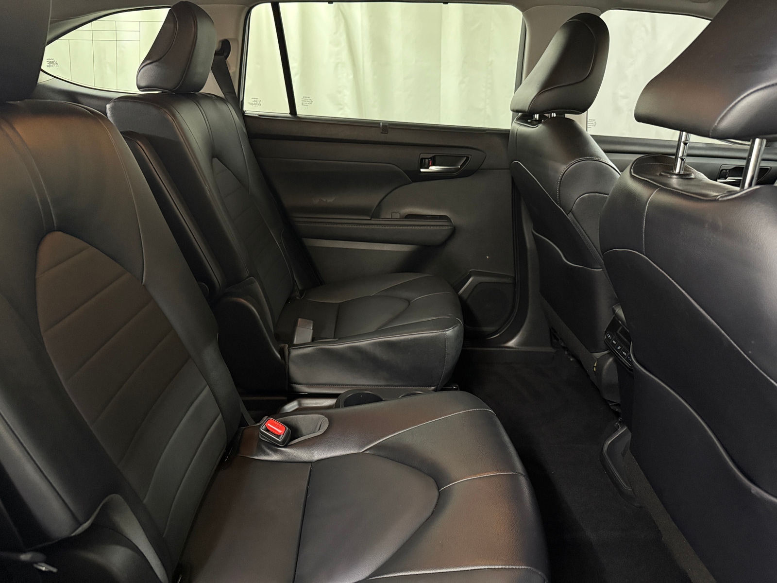Thumbnail: 2022 Toyota Highlander - 5