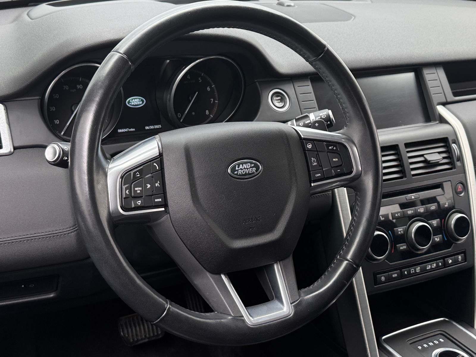 Thumbnail: 2018 Land Rover Discovery Sport - 4
