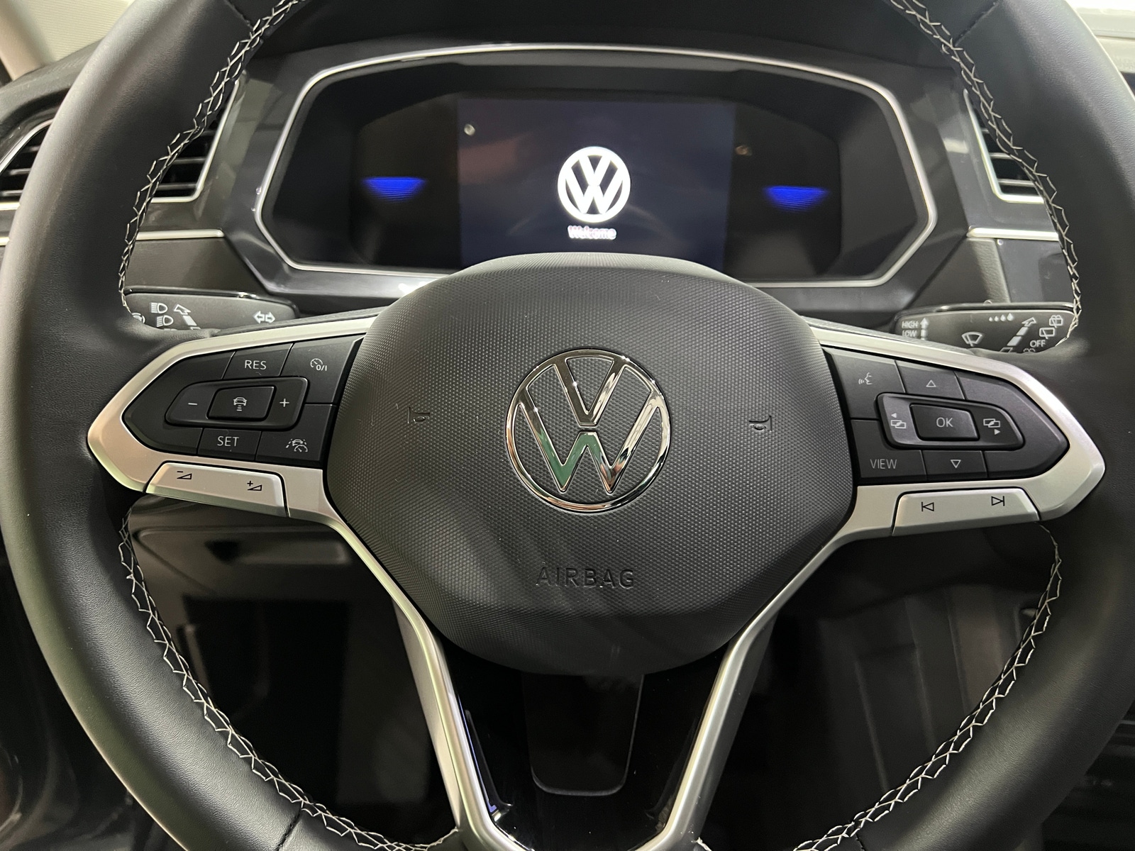 Thumbnail: 2024 Volkswagen Tiguan - 4