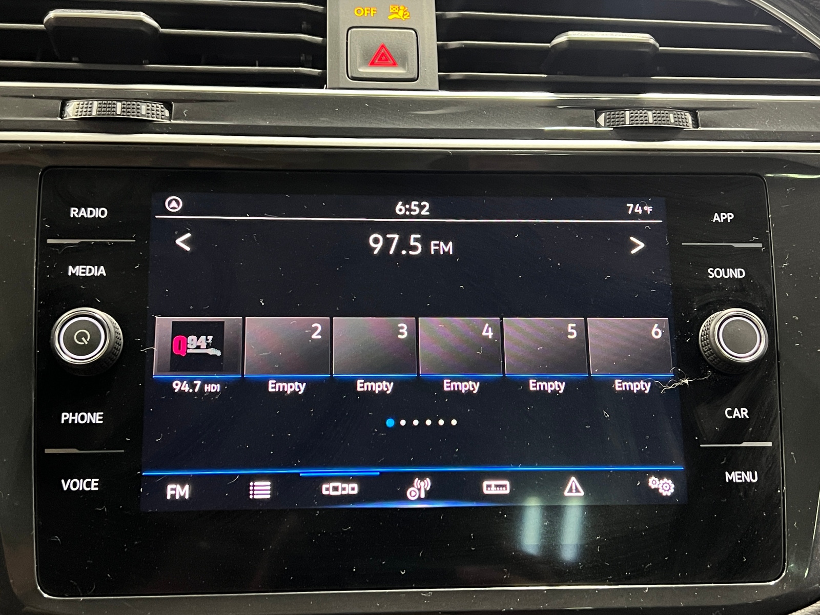 Thumbnail: 2024 Volkswagen Tiguan - 3