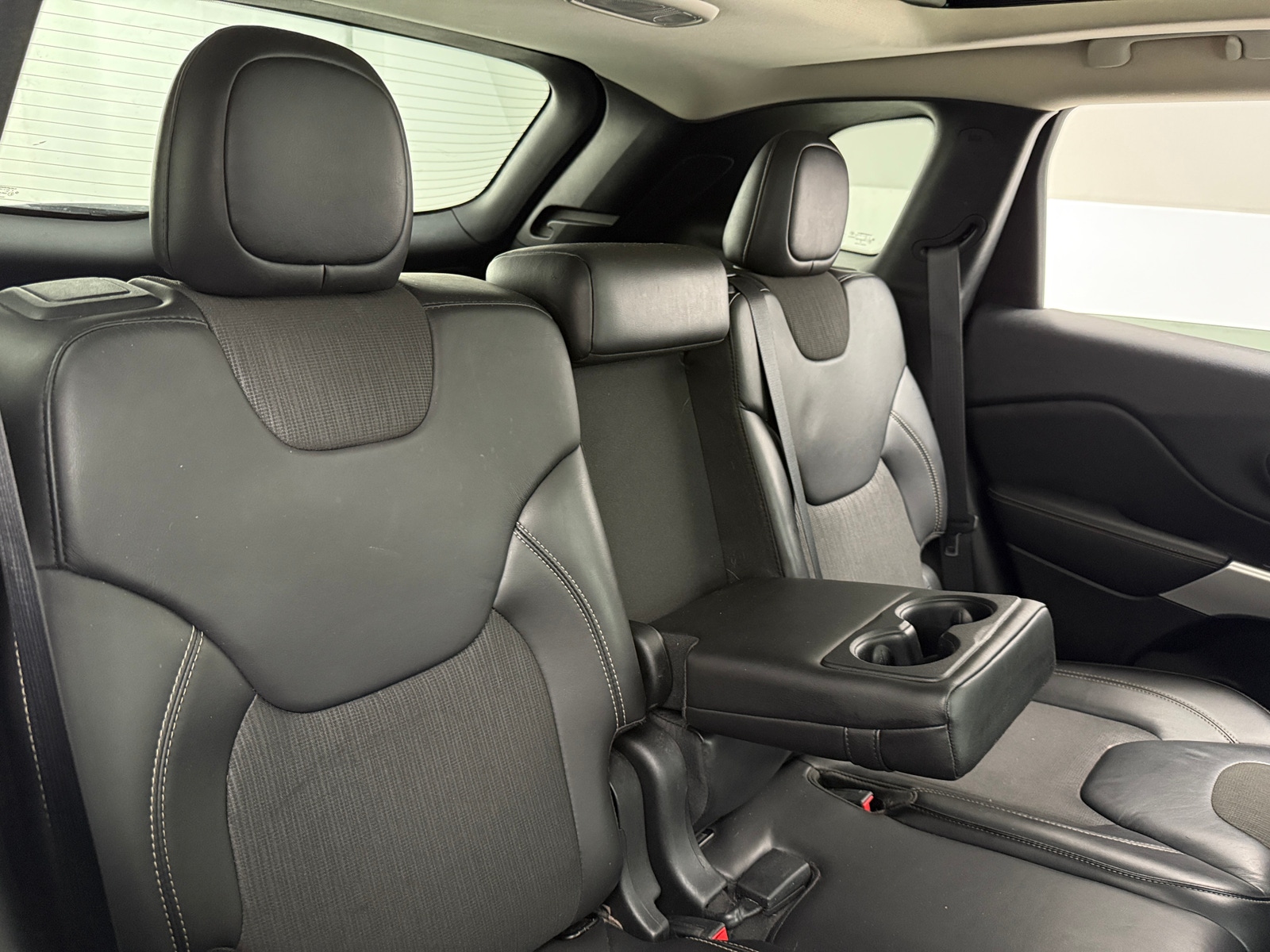 Thumbnail: 2018 Jeep Cherokee - 6