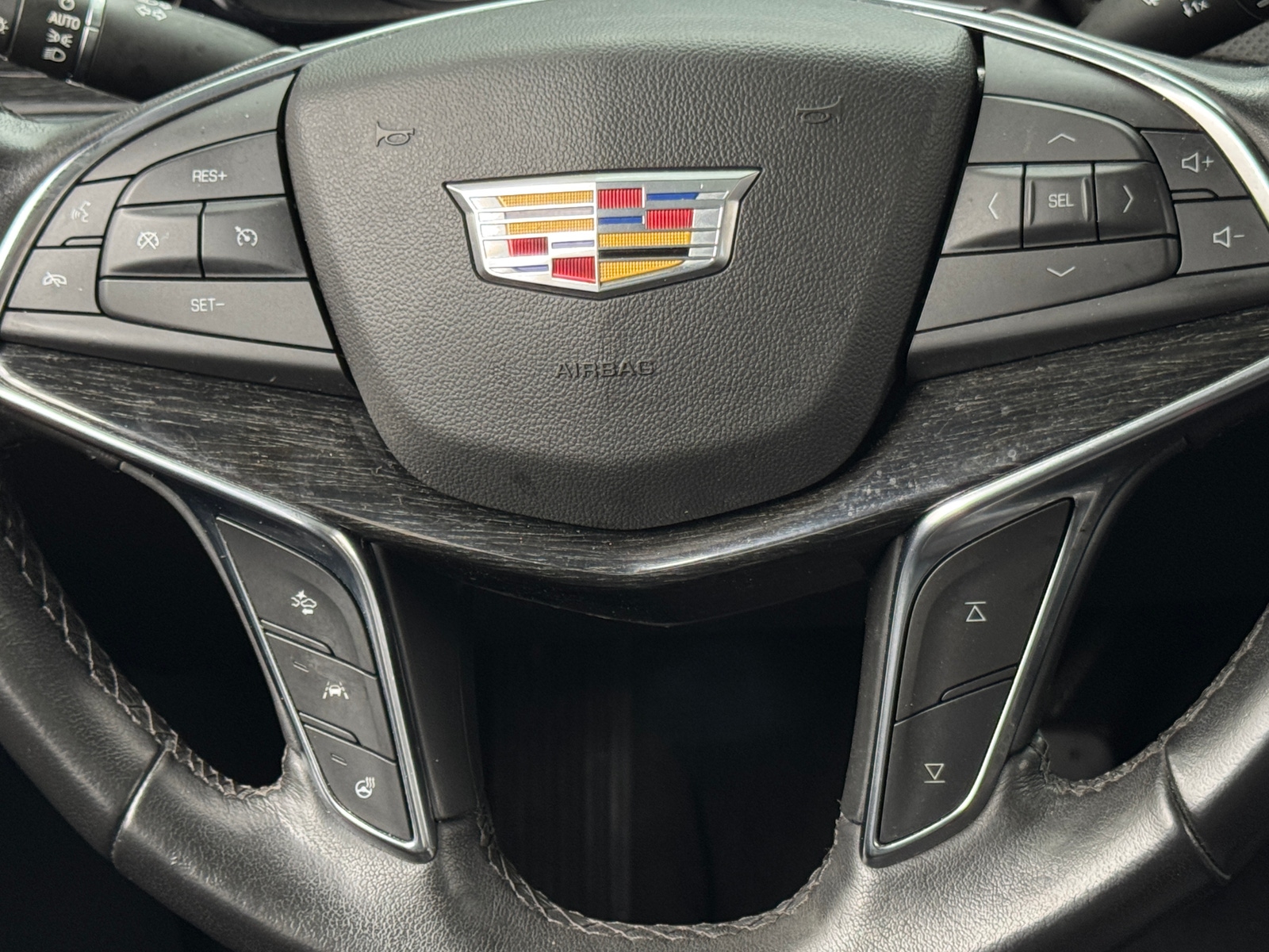 Thumbnail: 2021 Cadillac XT5 - 4