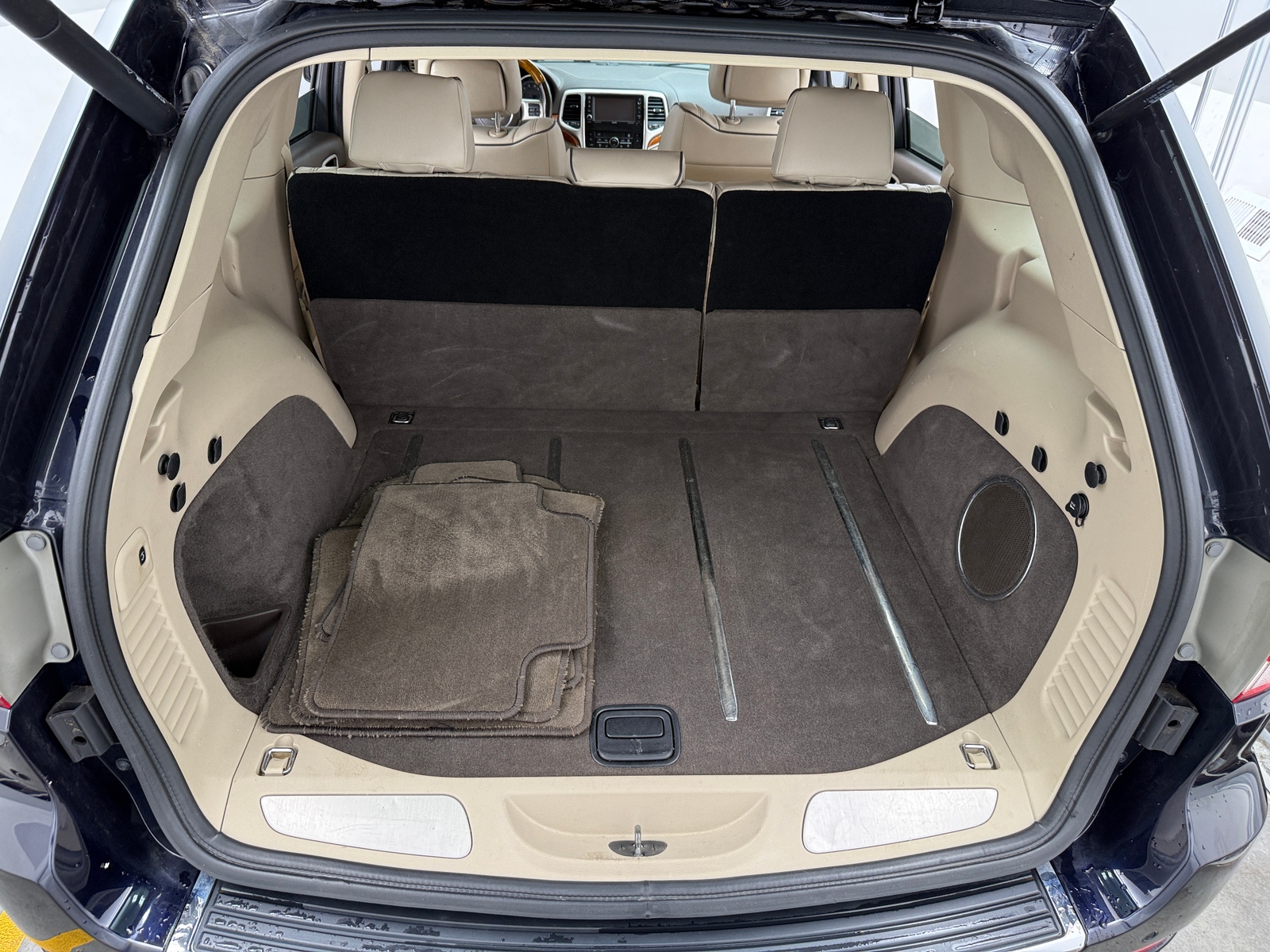 Thumbnail: 2011 Jeep Grand Cherokee - 7