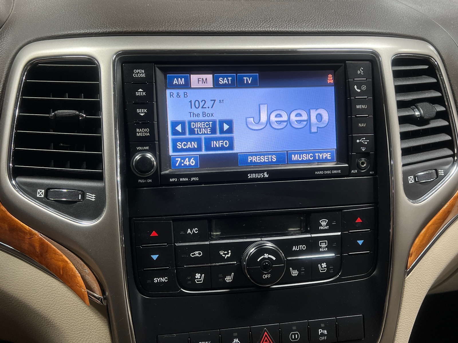 Thumbnail: 2011 Jeep Grand Cherokee - 4