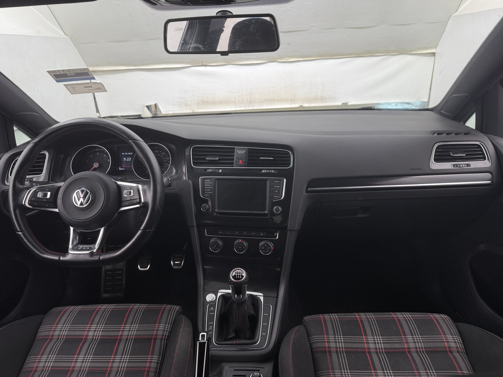 Thumbnail: 2017 Volkswagen Golf - 3