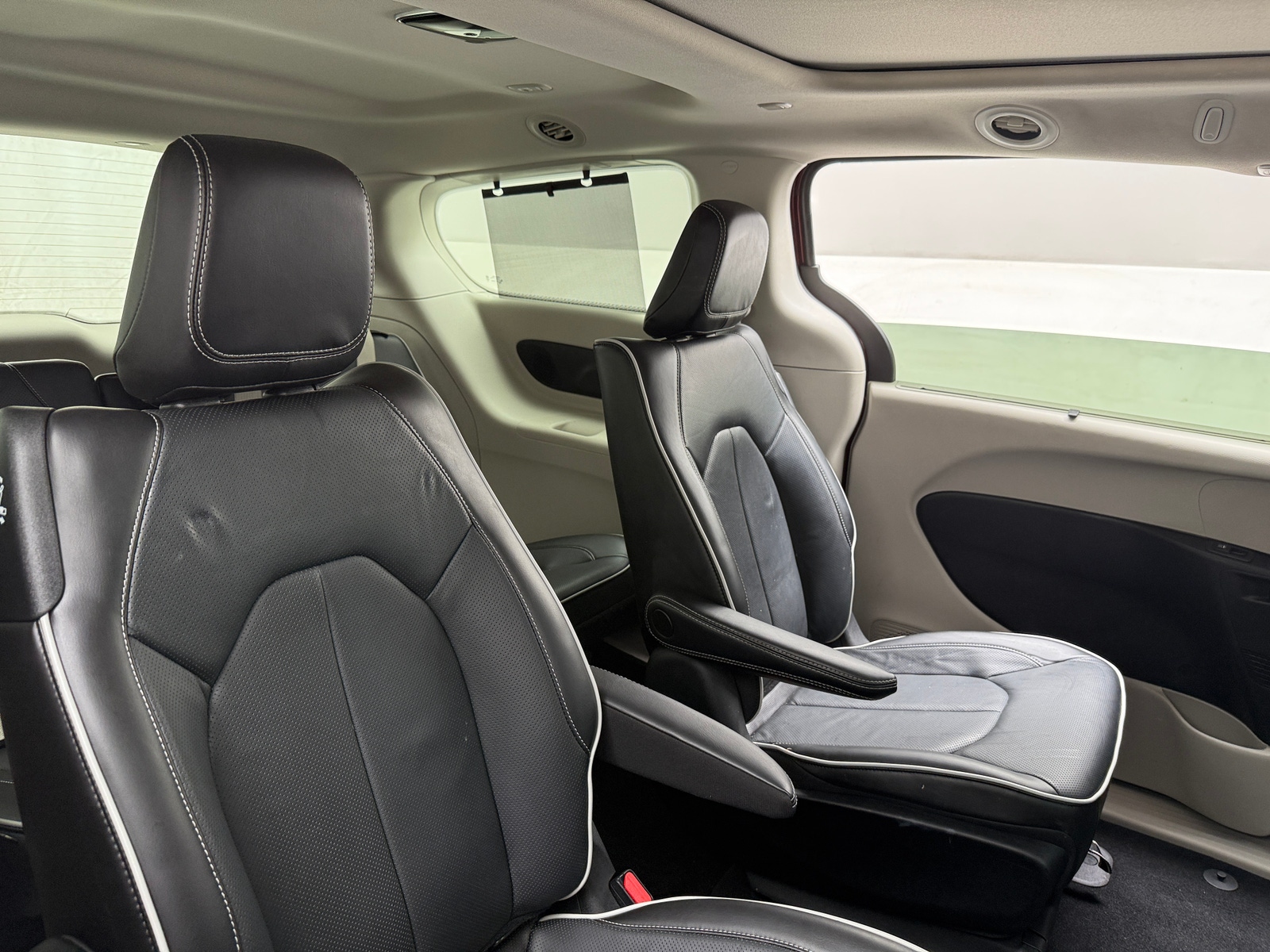Thumbnail: 2023 Chrysler Pacifica - 5