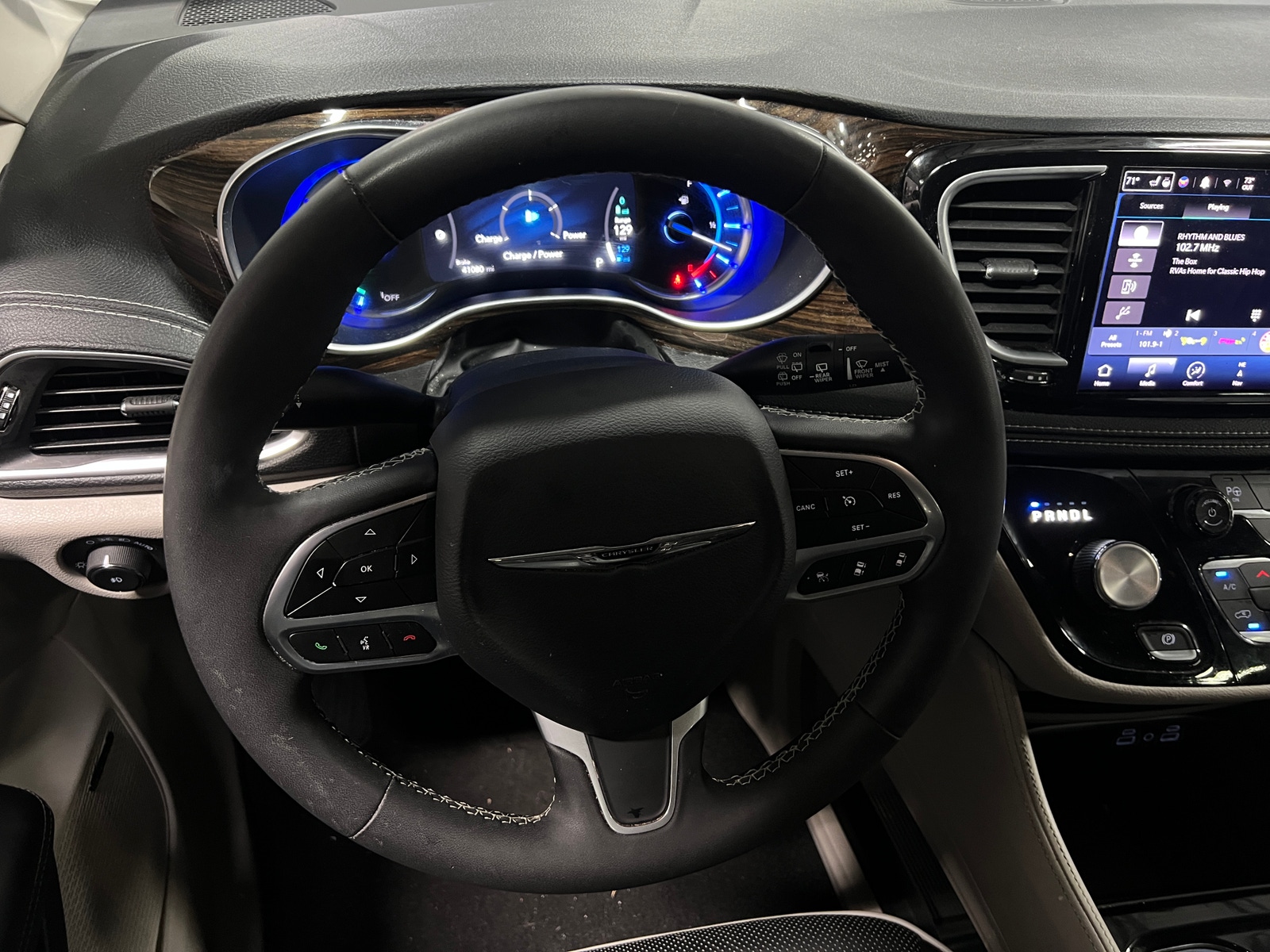 Thumbnail: 2023 Chrysler Pacifica - 4