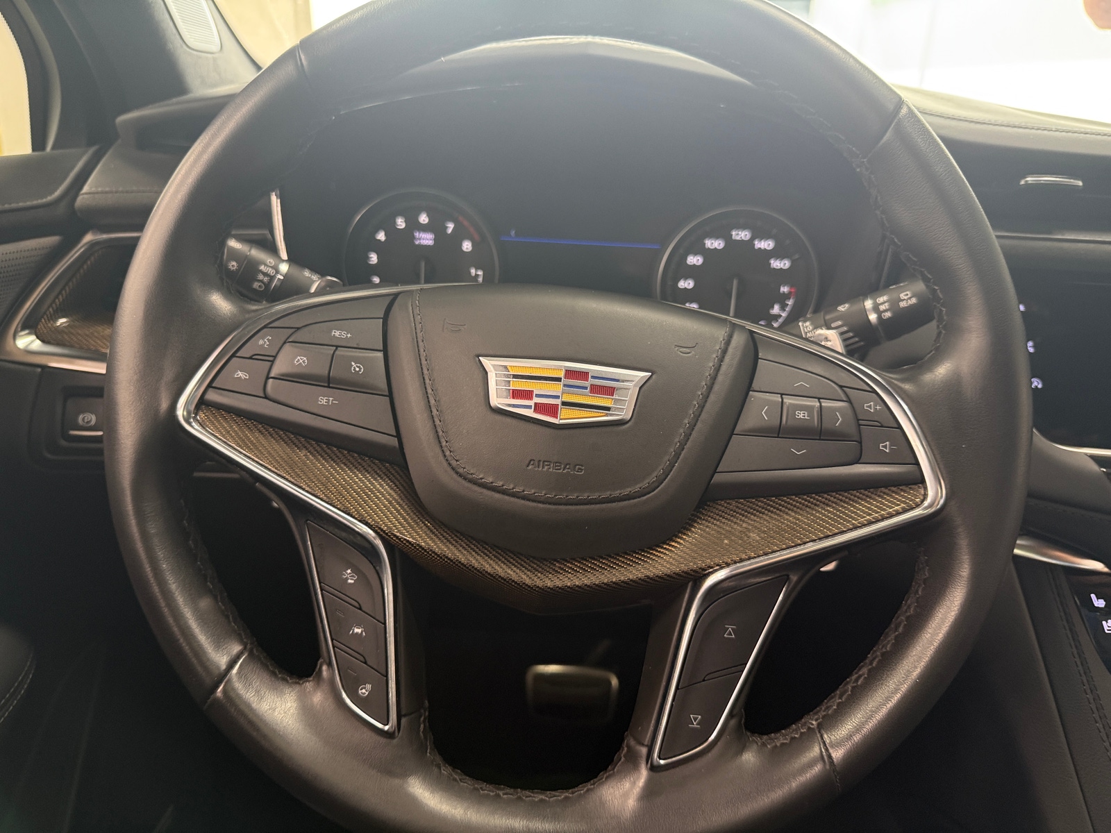 Thumbnail: 2022 Cadillac XT5 - 4