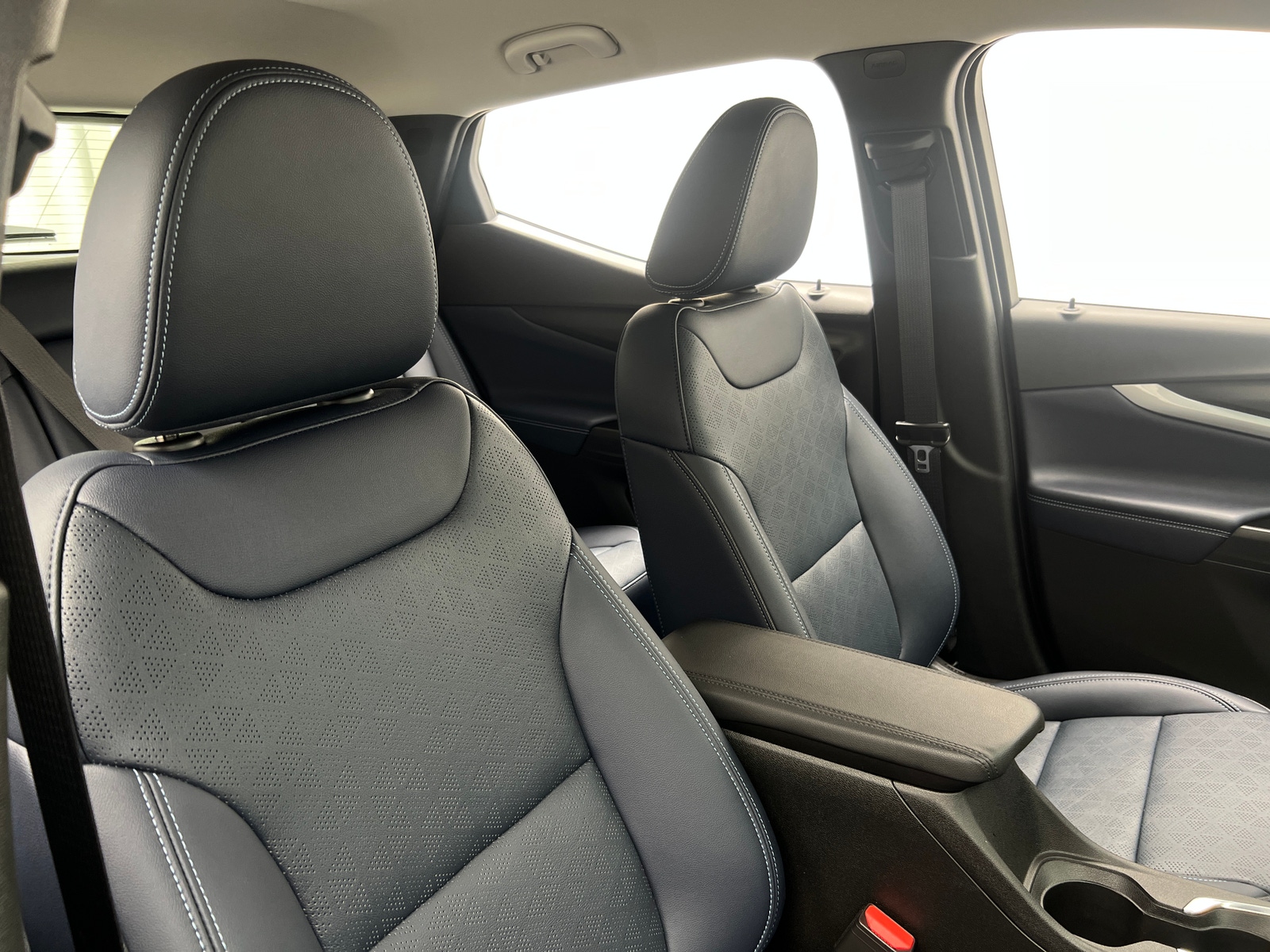 Thumbnail: 2022 Chevrolet Bolt EUV - 2