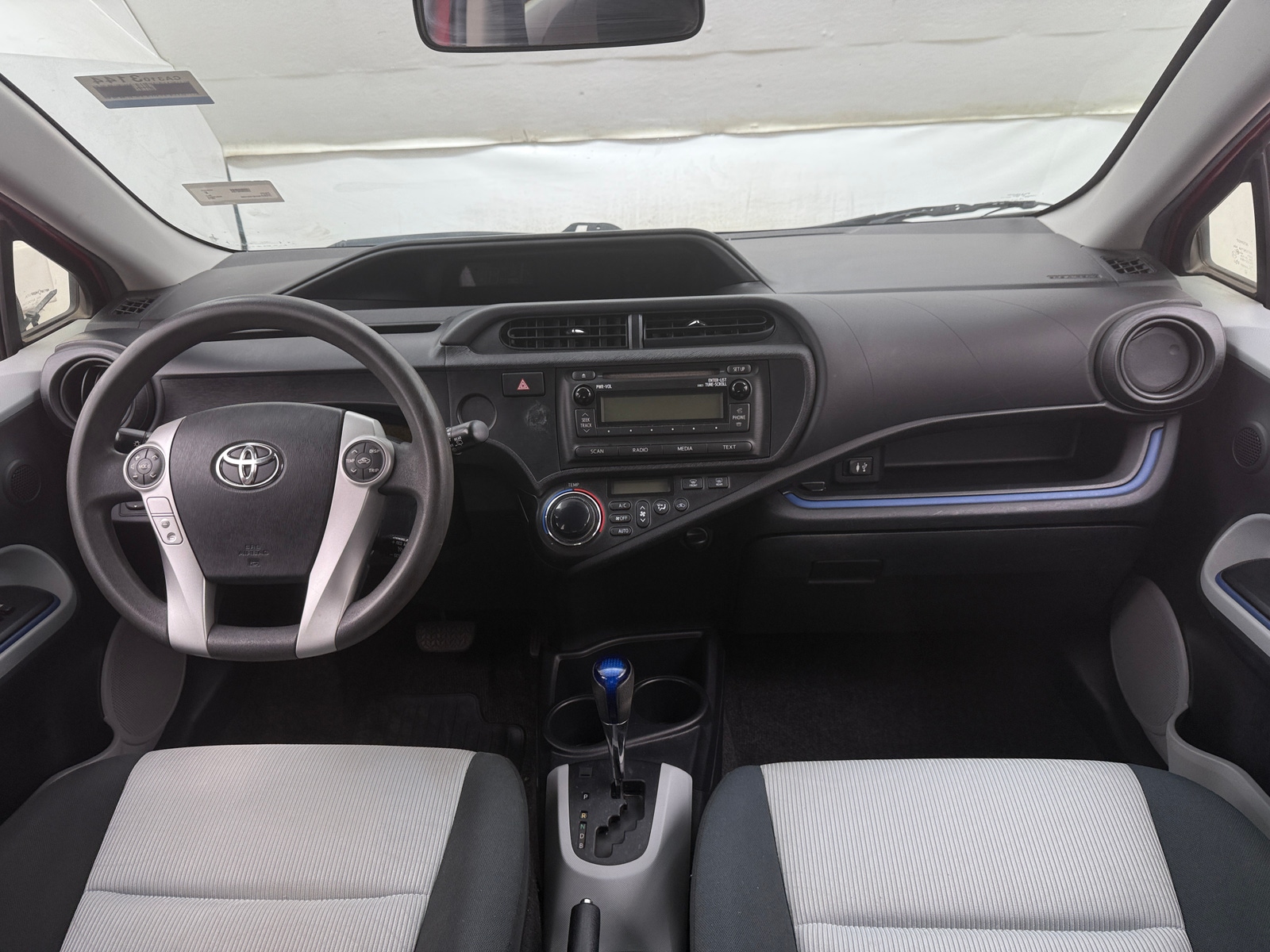 Thumbnail: 2013 Toyota Prius c - 3