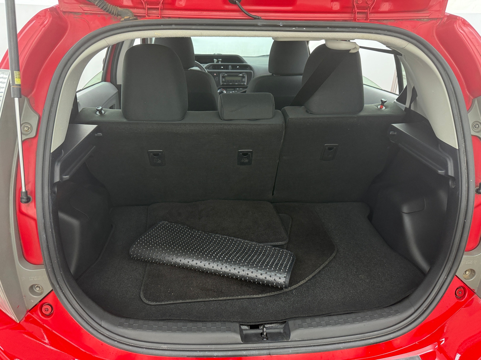 Thumbnail: 2013 Toyota Prius c - 7
