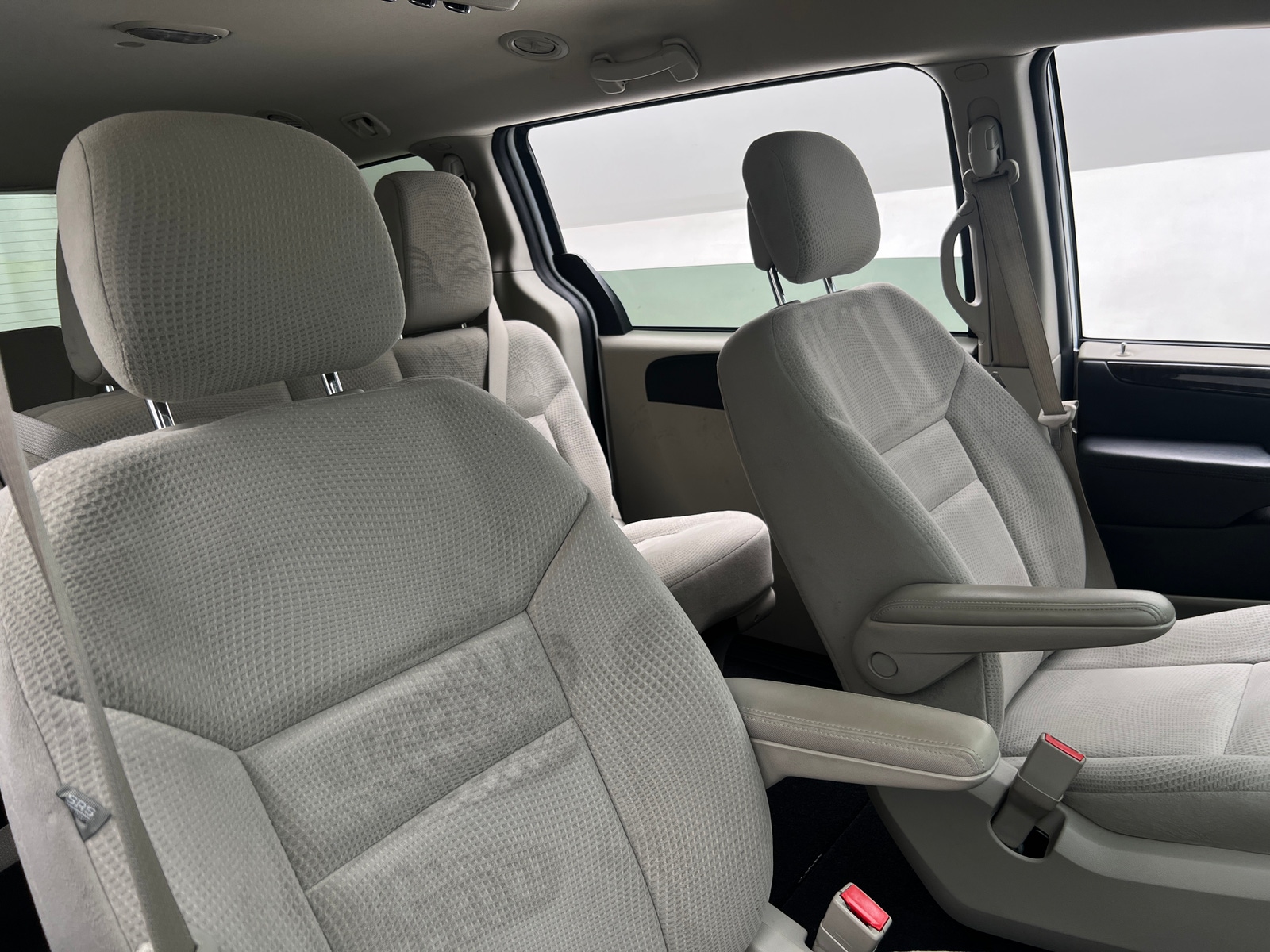 Thumbnail: 2017 Dodge Grand Caravan - 2