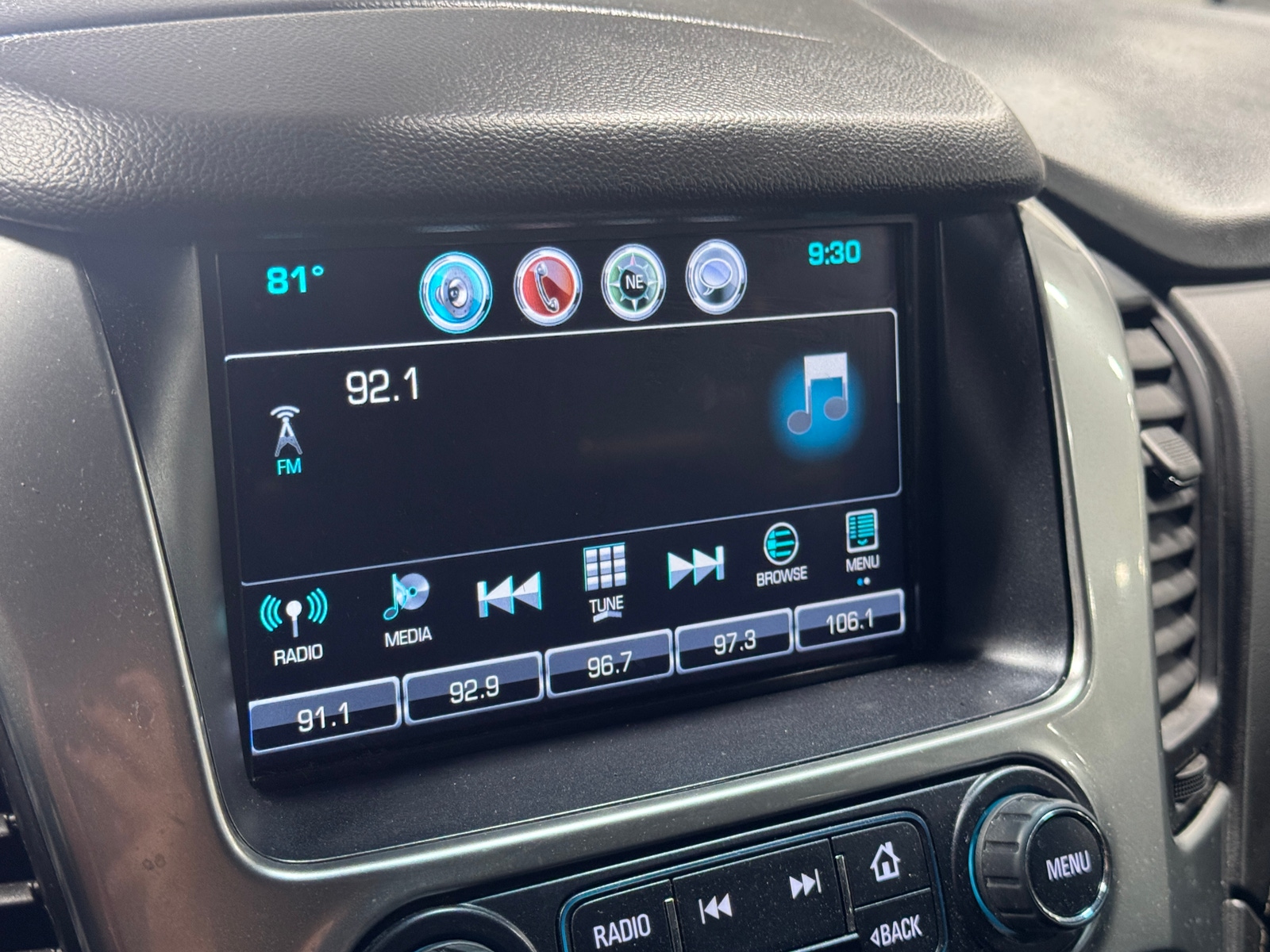 Thumbnail: 2019 Chevrolet Suburban - 3