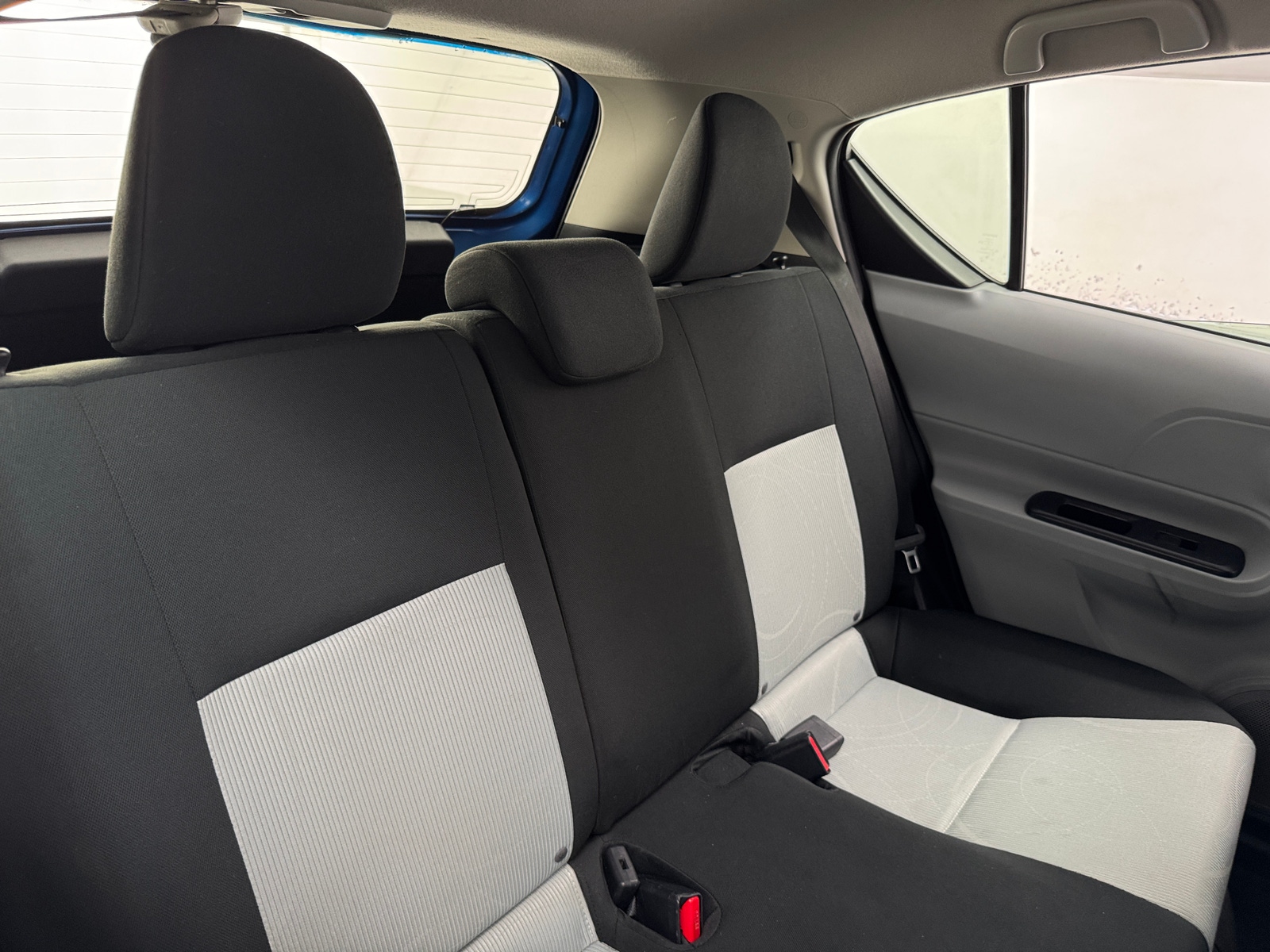 Thumbnail: 2013 Toyota Prius c - 6