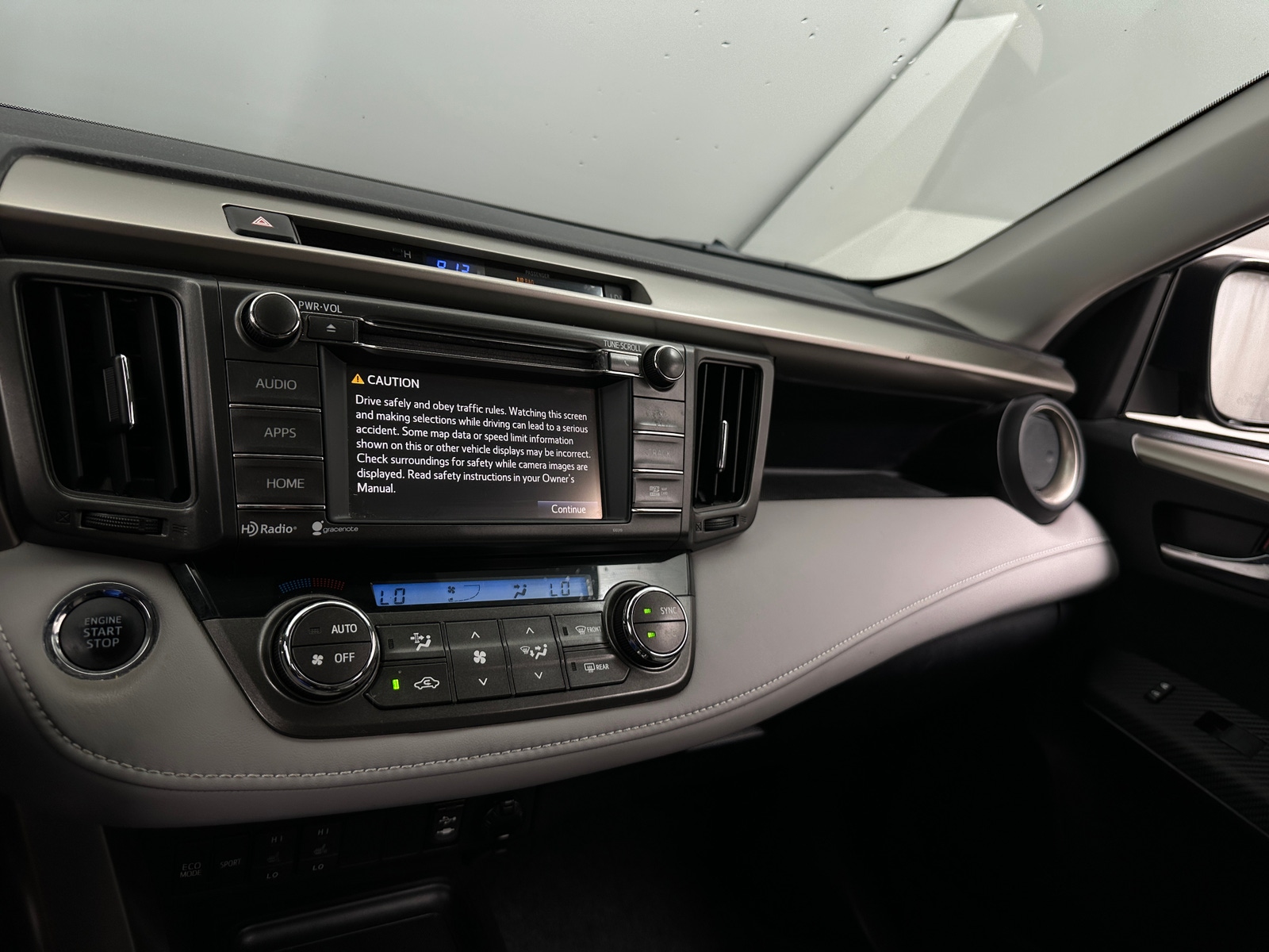 Thumbnail: 2015 Toyota RAV4 - 3