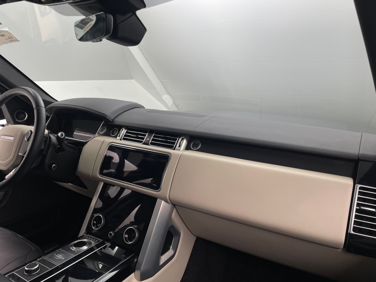 Thumbnail: 2021 Land Rover Range Rover - 2