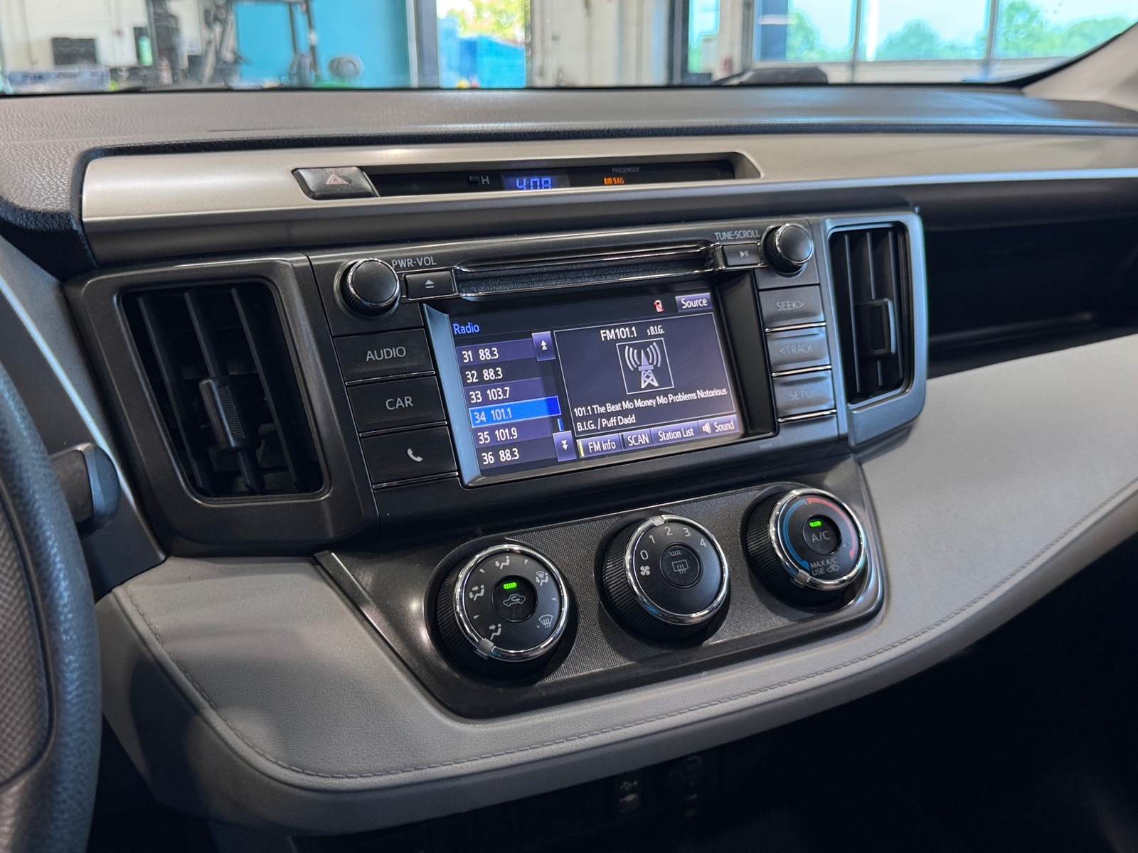 Thumbnail: 2015 Toyota RAV4 - 4