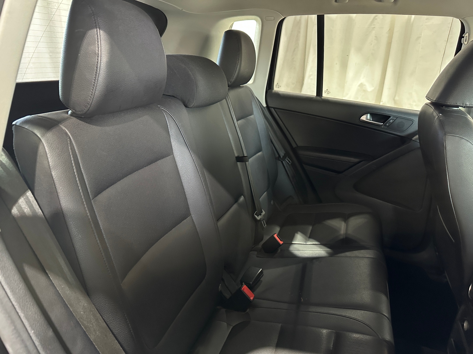 Thumbnail: 2017 Volkswagen Tiguan - 5