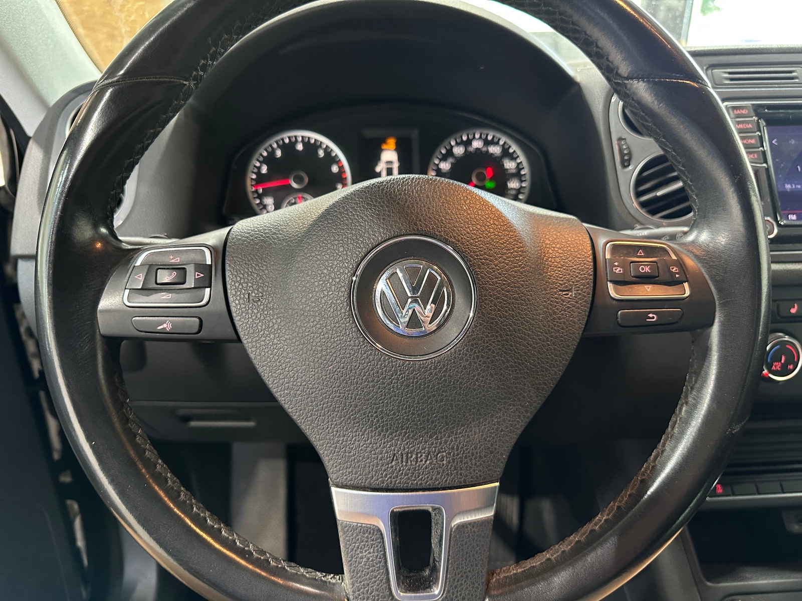 Thumbnail: 2017 Volkswagen Tiguan - 4
