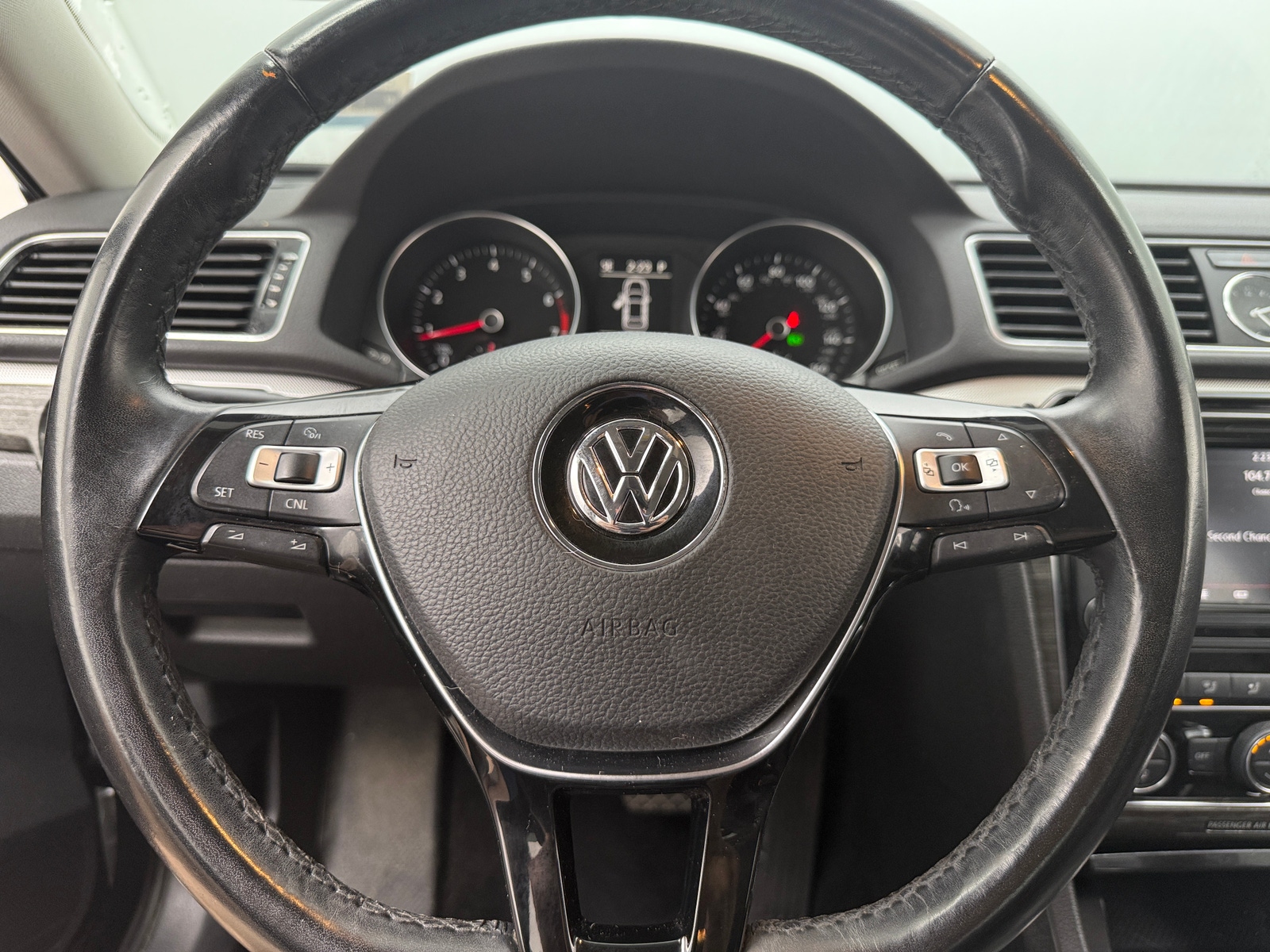 Thumbnail: 2017 Volkswagen Passat - 4