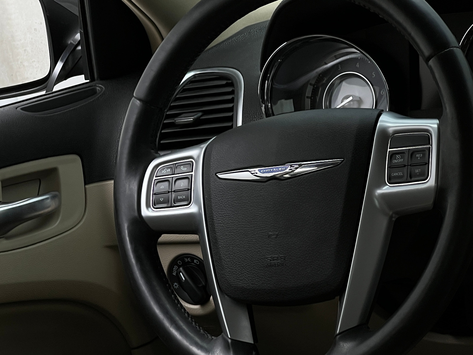 Thumbnail: 2012 Chrysler 300 - 5