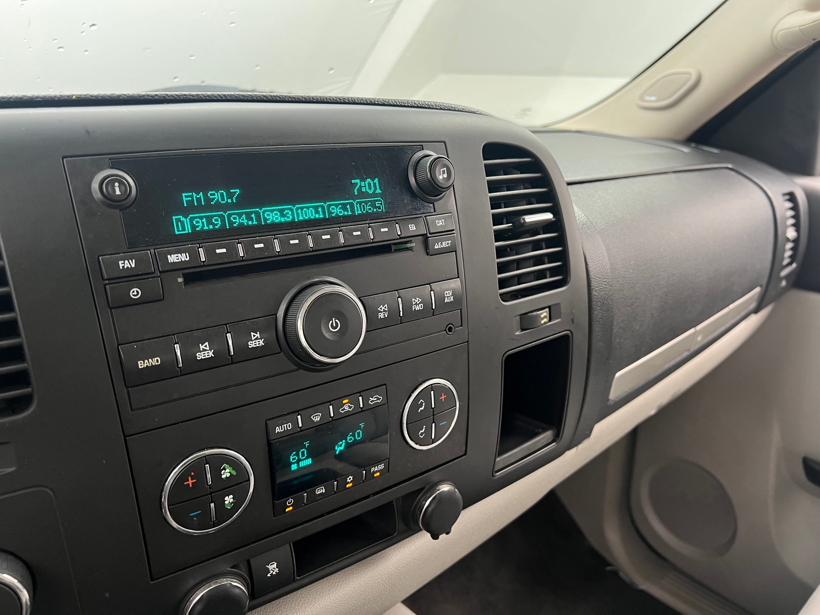 Thumbnail: 2011 Chevrolet Silverado 1500 - 3