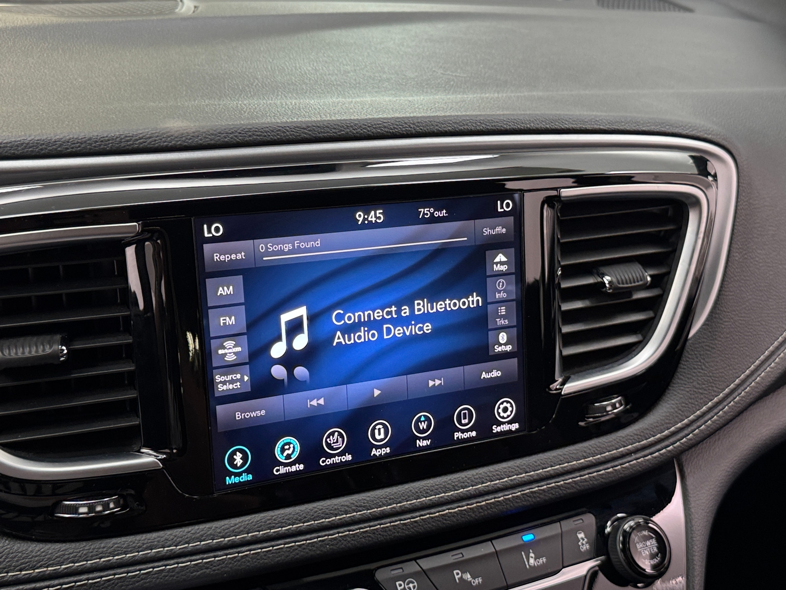 Thumbnail: 2020 Chrysler Pacifica - 3