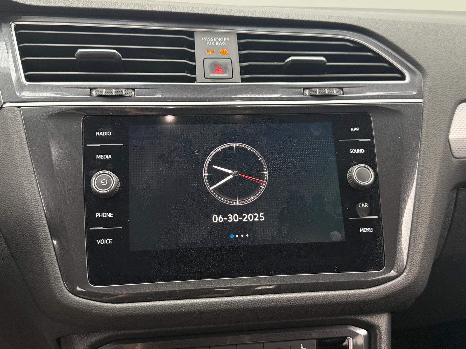 Thumbnail: 2024 Volkswagen Tiguan - 4