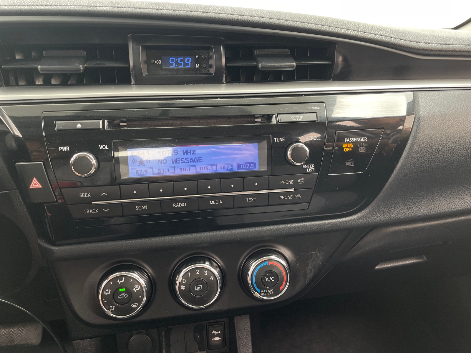 Thumbnail: 2014 Toyota Corolla - 4