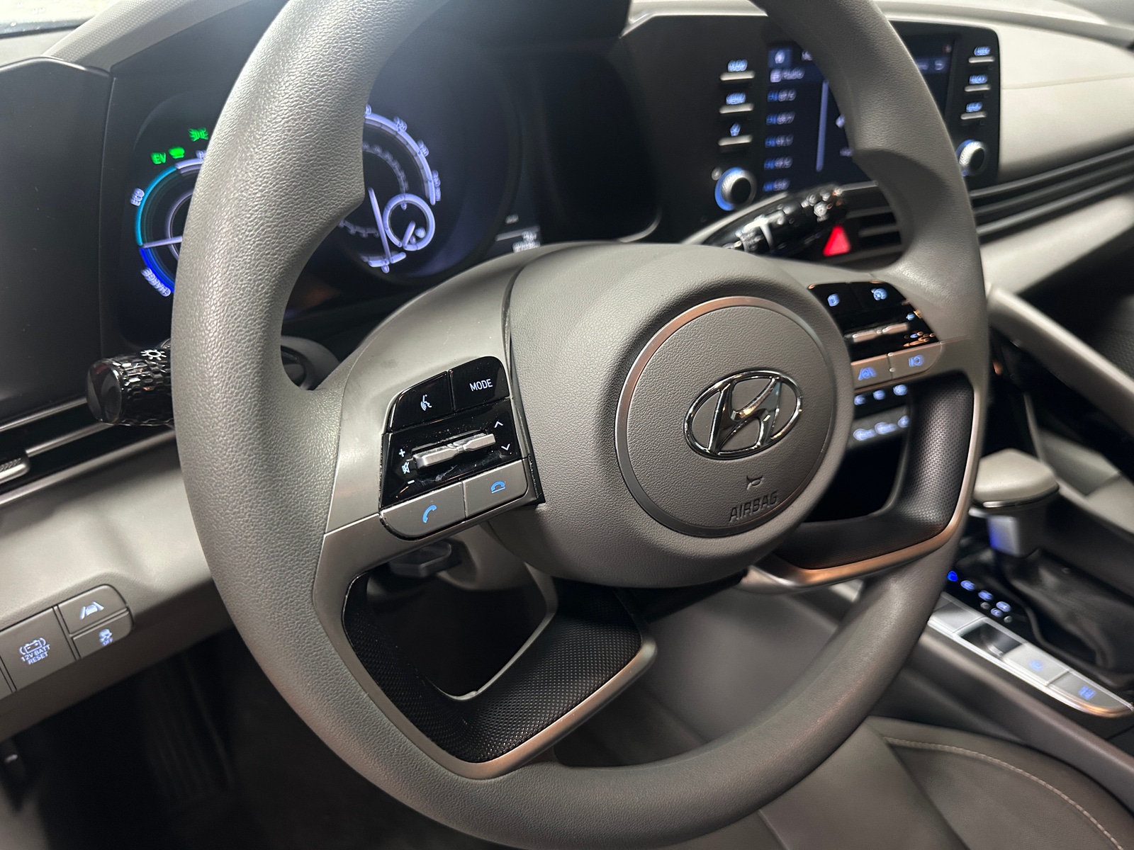 Thumbnail: 2022 Hyundai Elantra - 5