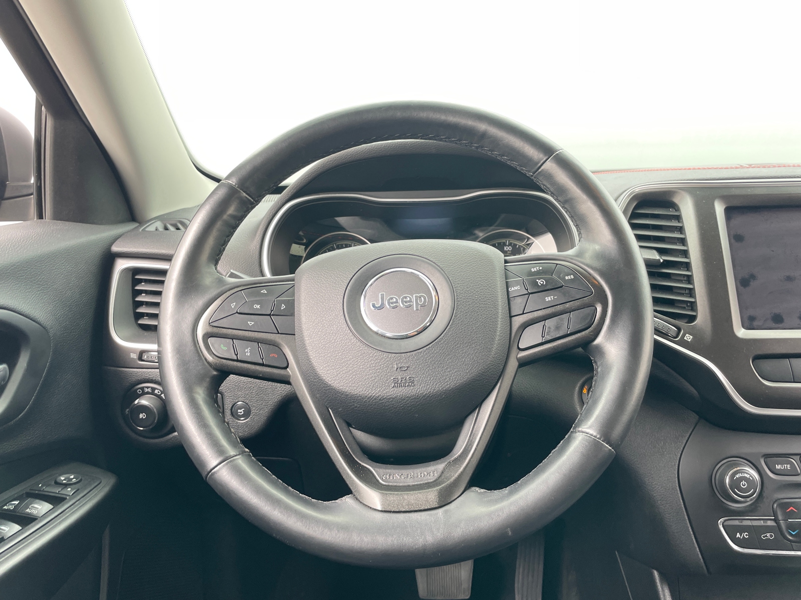 Thumbnail: 2019 Jeep Cherokee - 5