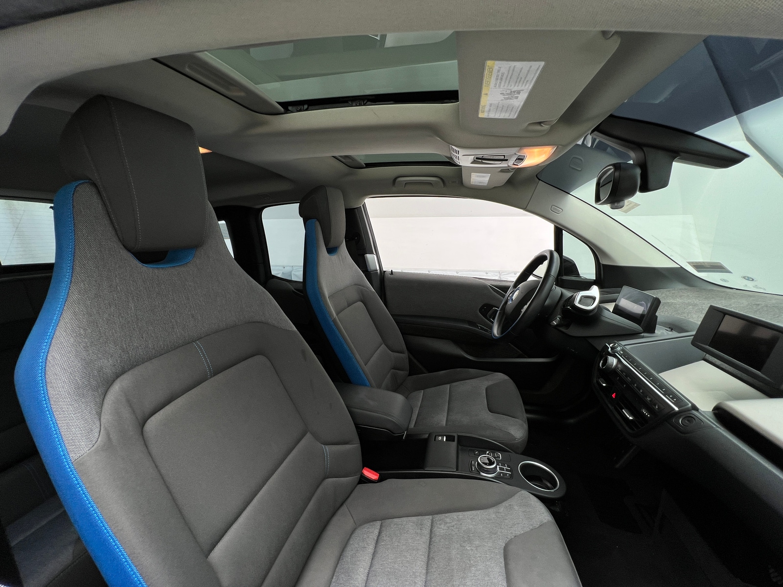 Thumbnail: 2017 BMW i3 - 2