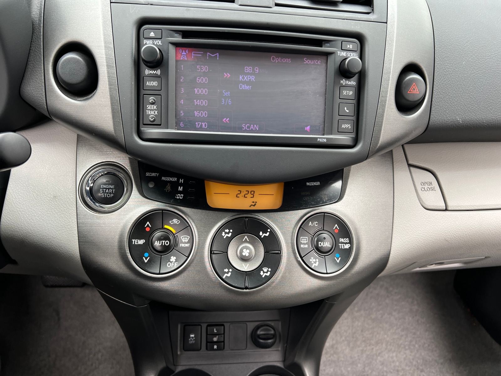 Thumbnail: 2012 Toyota RAV4 - 4