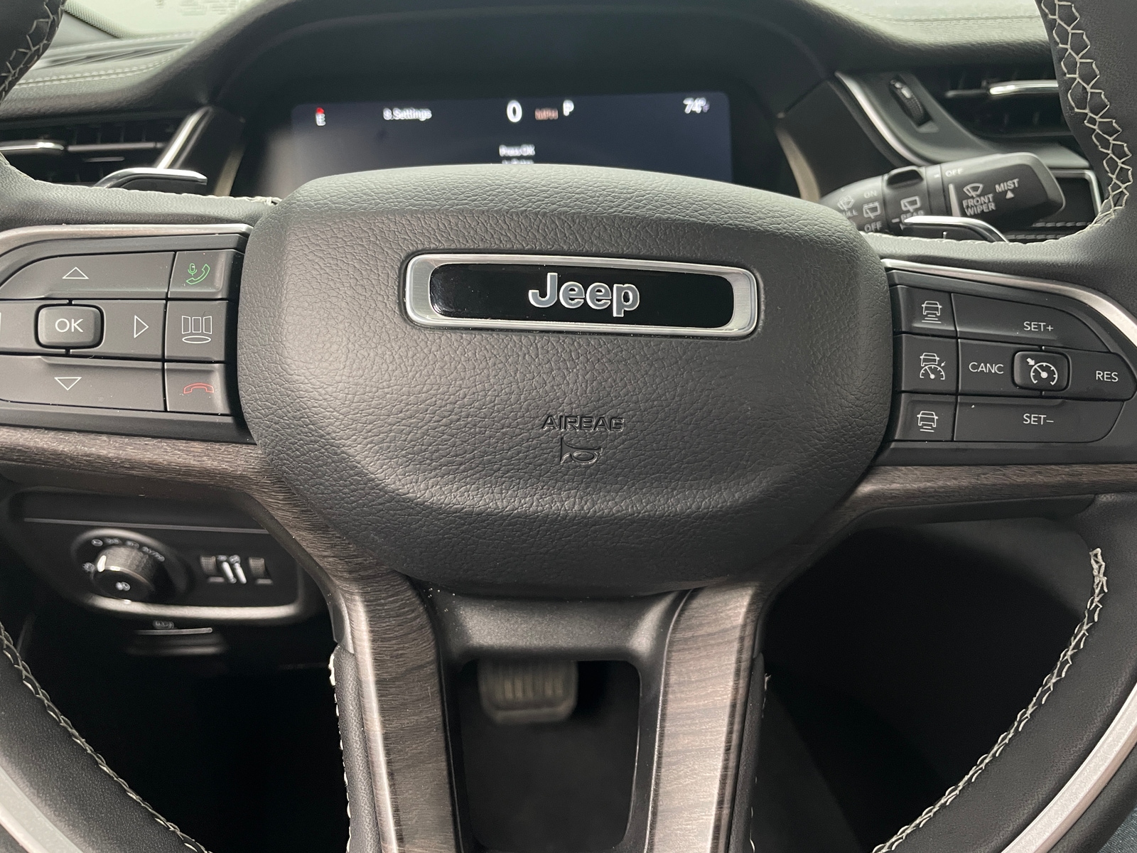 Thumbnail: 2024 Jeep Grand Cherokee L - 4