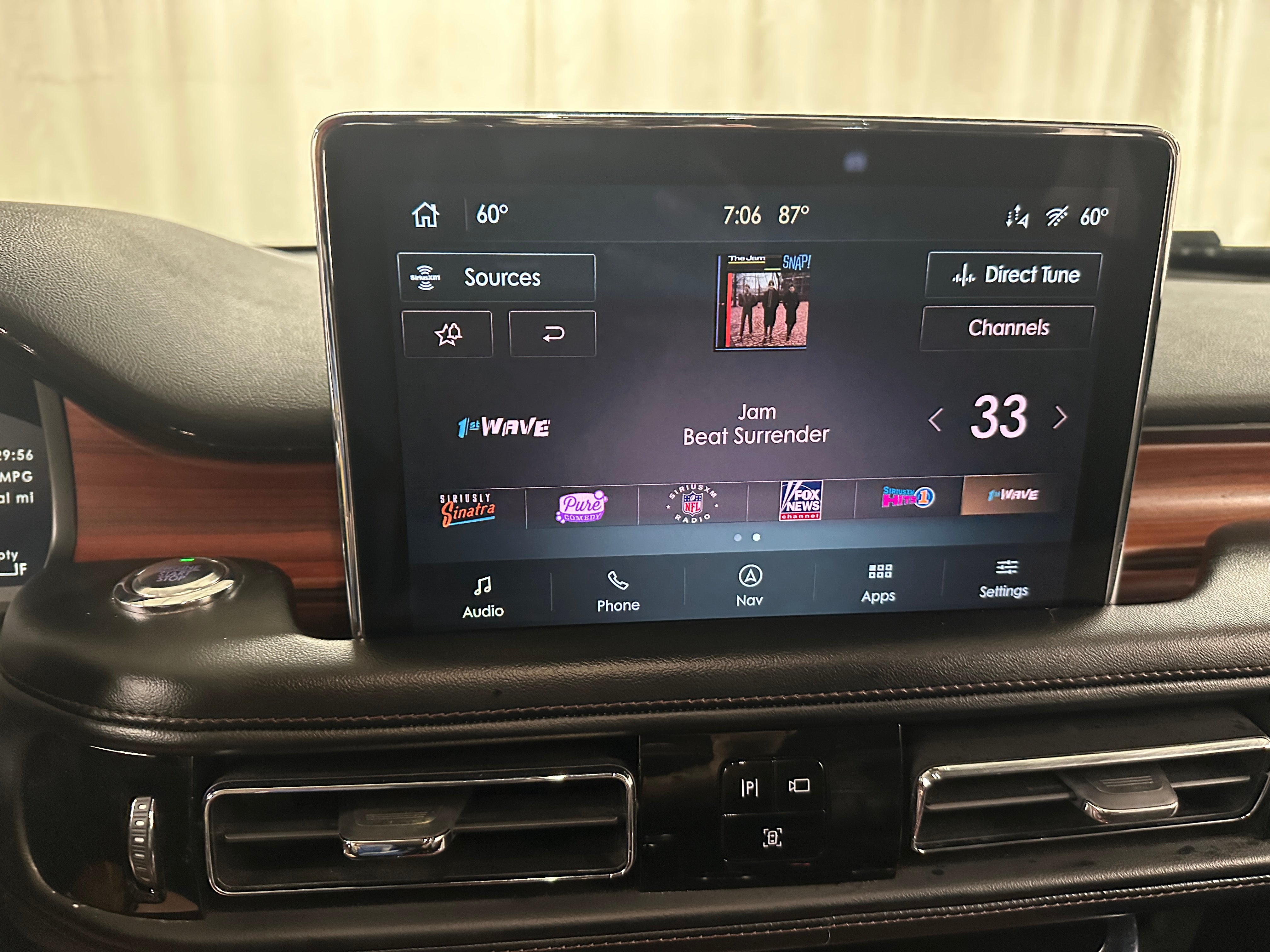 Thumbnail: 2024 Lincoln Aviator - 3