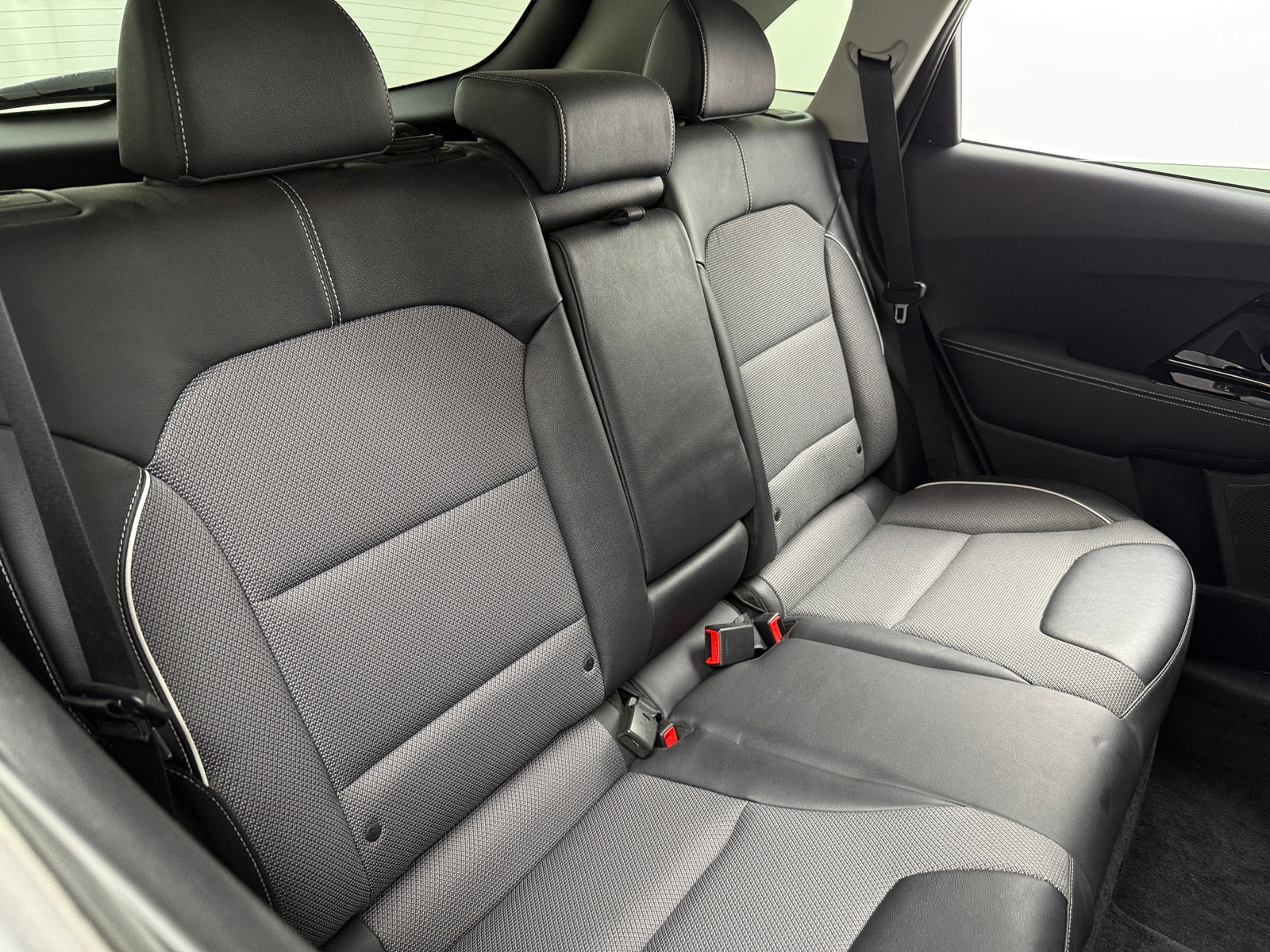 Thumbnail: 2020 Kia Niro - 5
