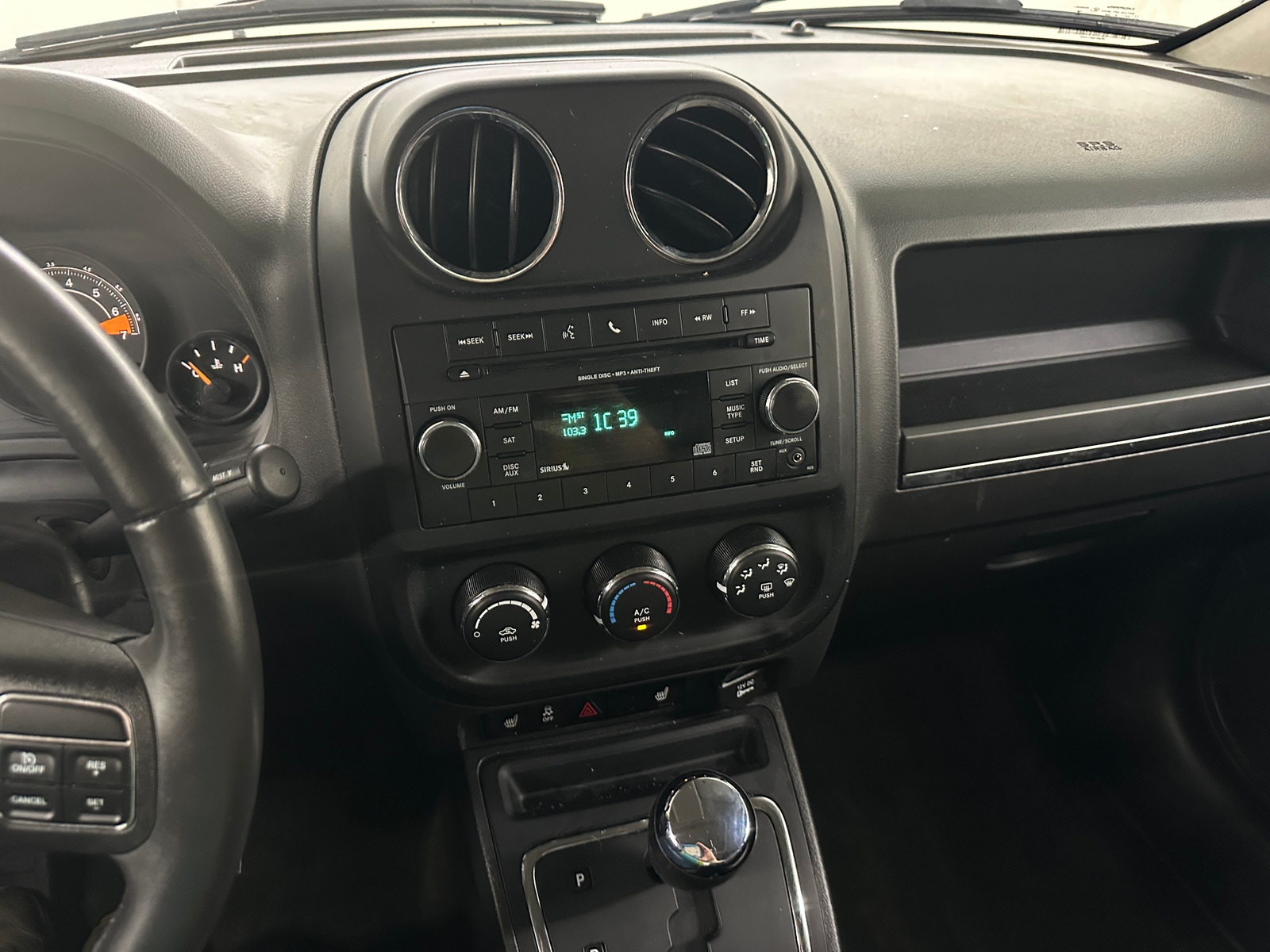 Thumbnail: 2016 Jeep Patriot - 3