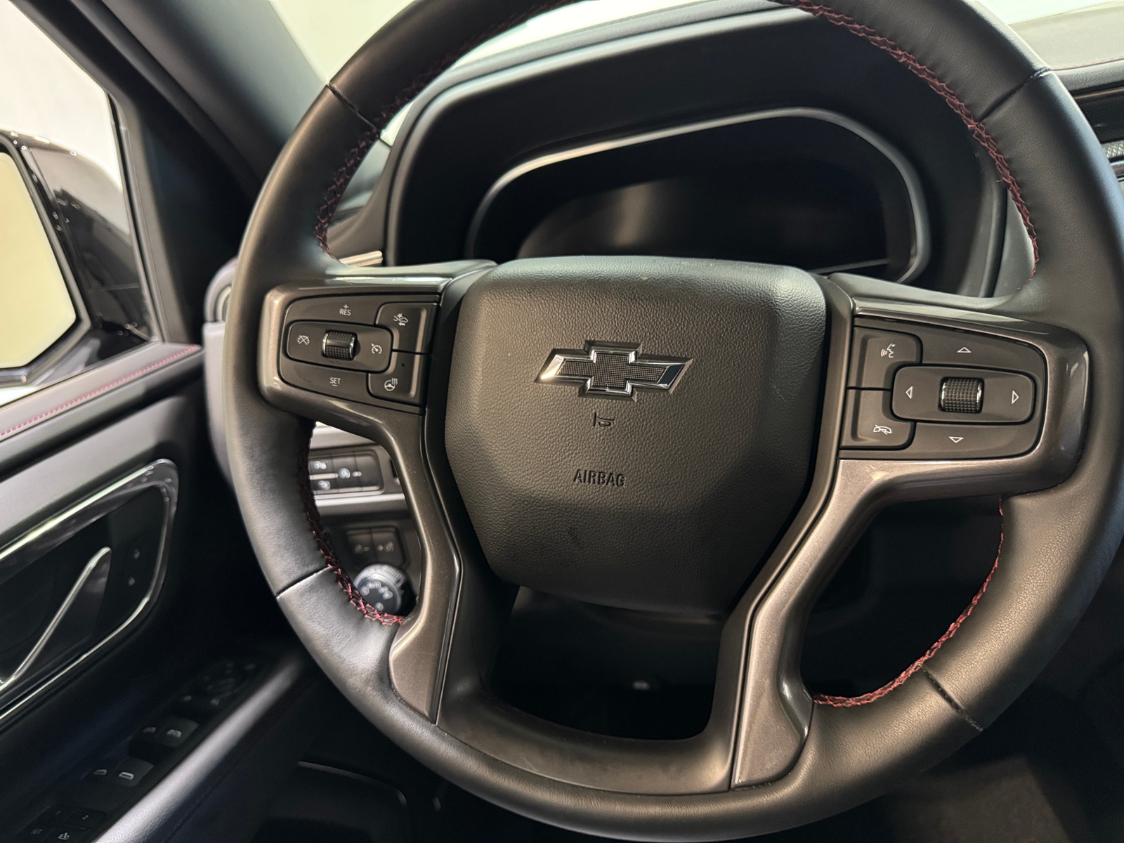 Thumbnail: 2023 Chevrolet Suburban - 4