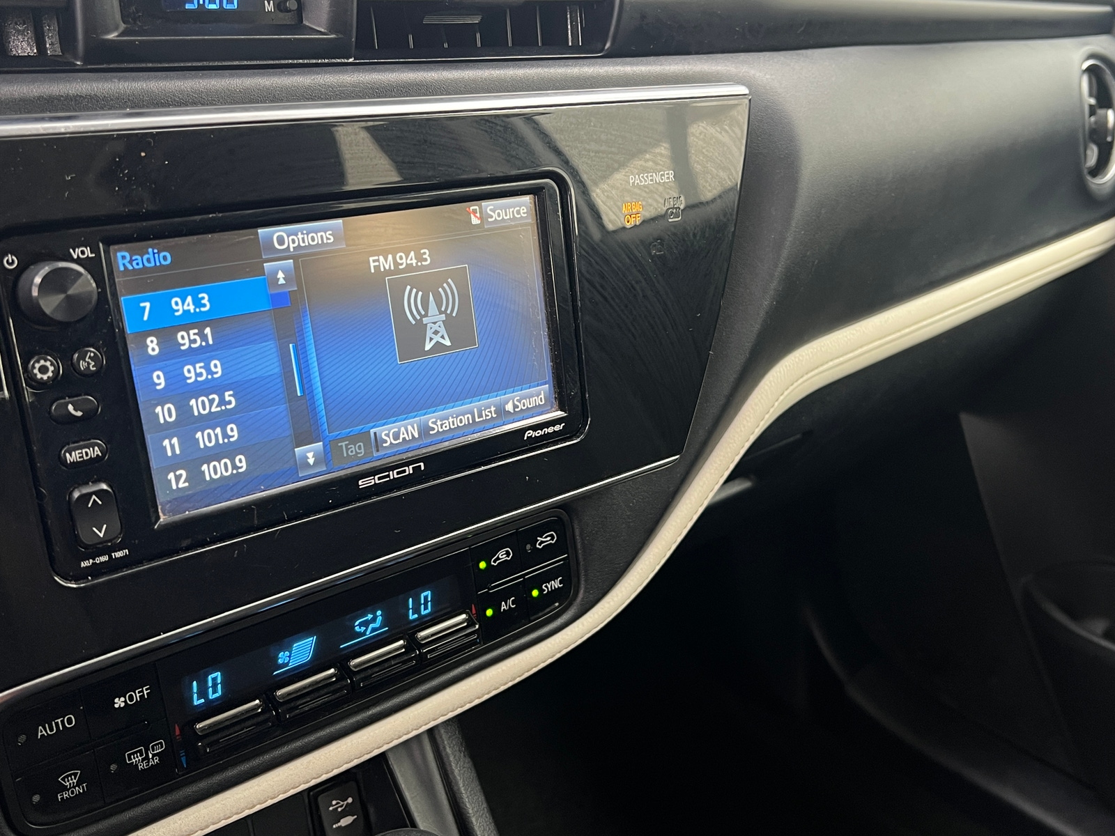 Thumbnail: 2017 Toyota Corolla iM - 4
