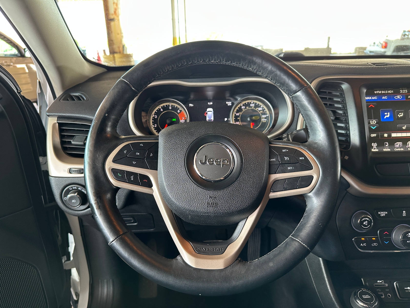 Thumbnail: 2017 Jeep Cherokee - 4