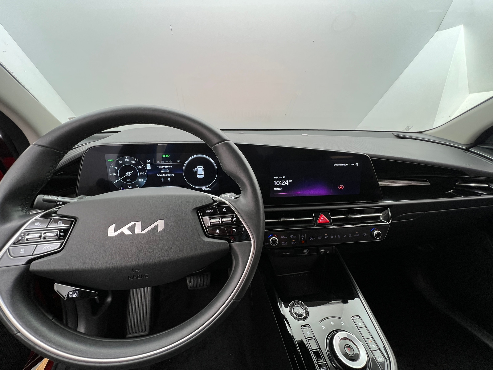 Thumbnail: 2023 Kia Niro - 3