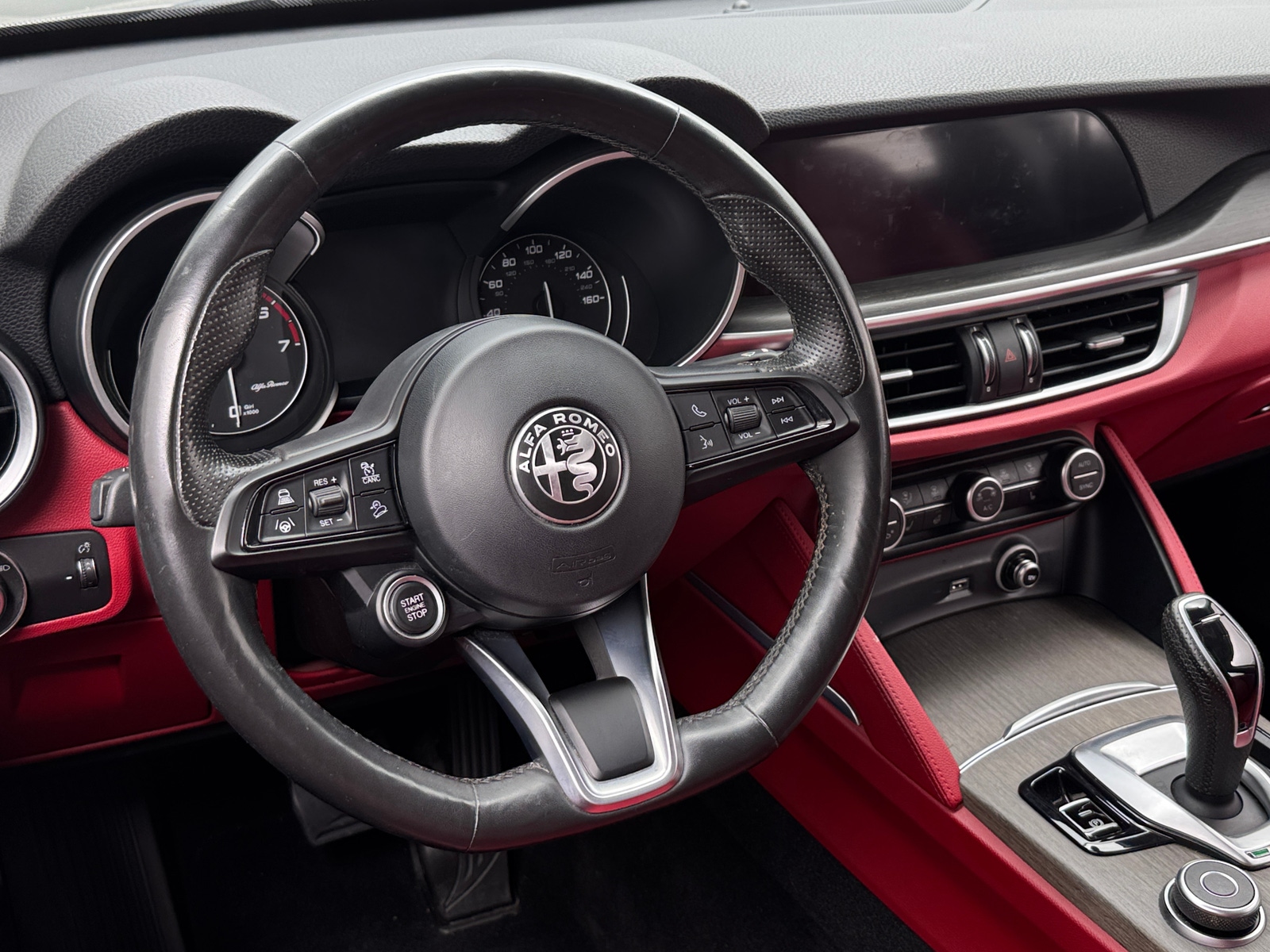 Thumbnail: 2021 Alfa Romeo Stelvio - 4