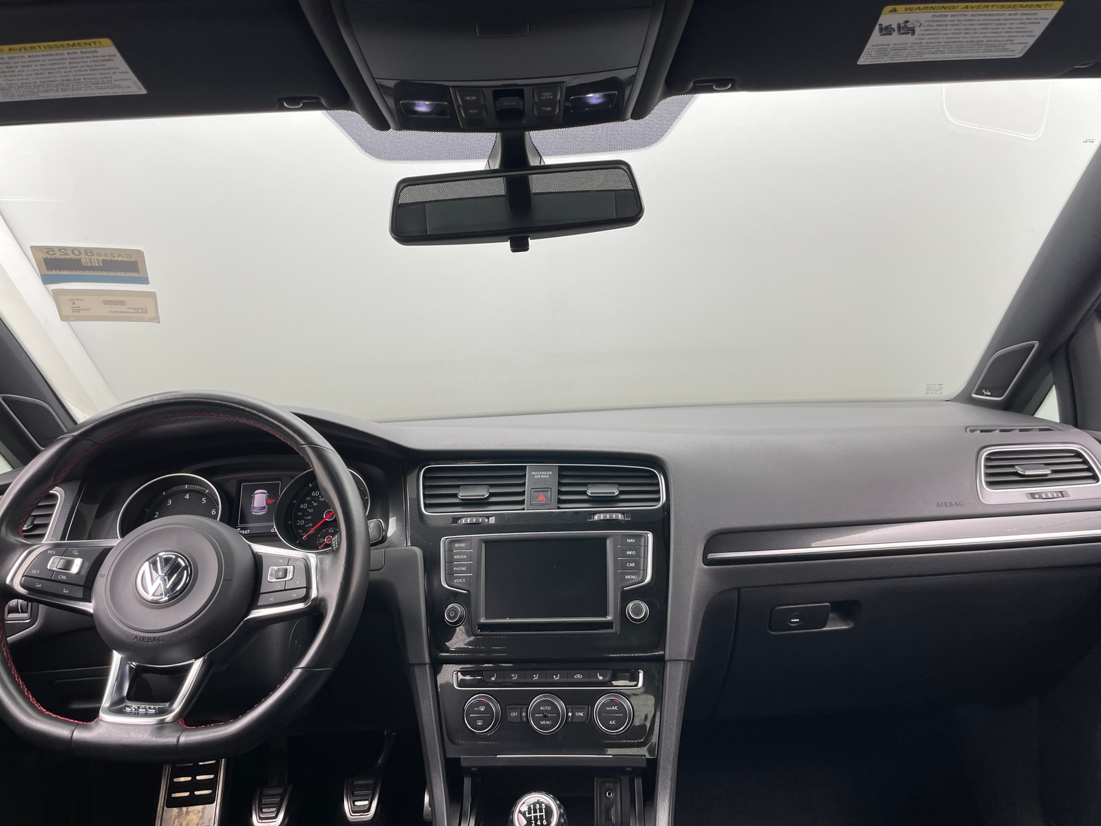 Thumbnail: 2016 Volkswagen Golf - 3