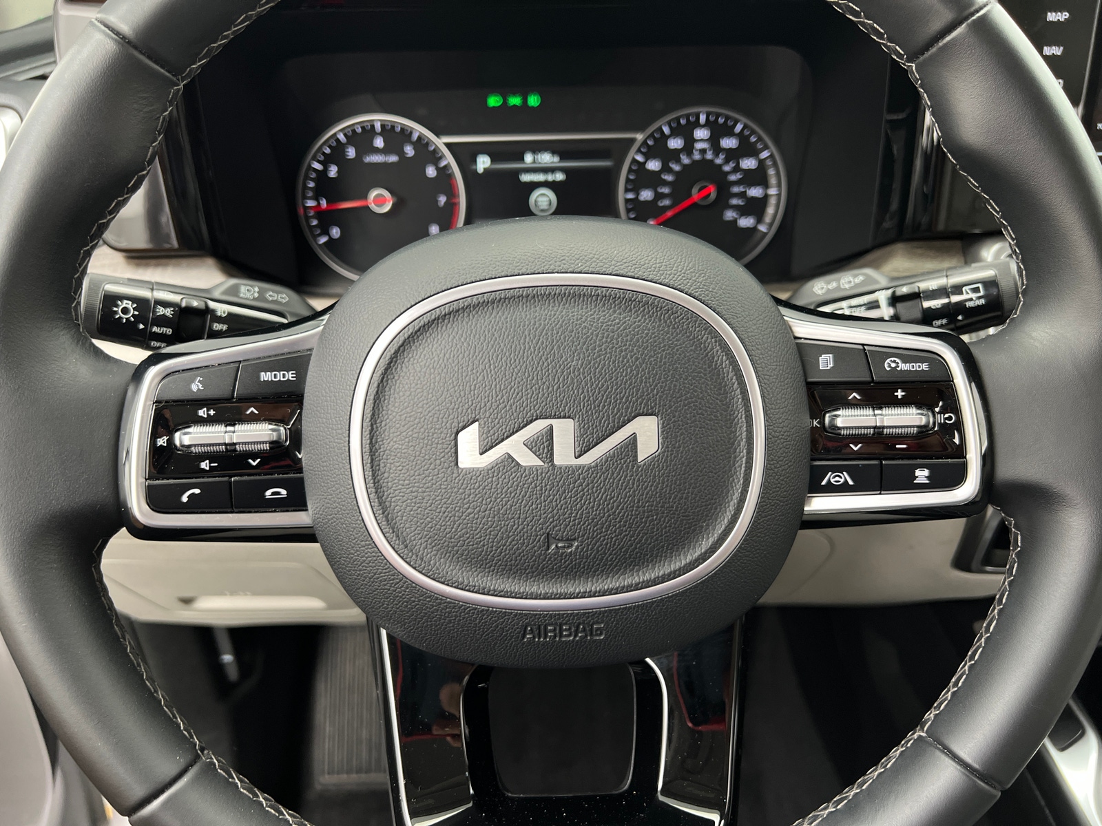 Thumbnail: 2022 Kia Sorento - 4