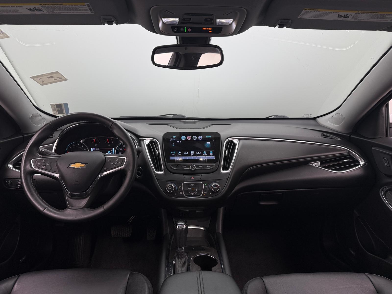 Thumbnail: 2017 Chevrolet Malibu - 3