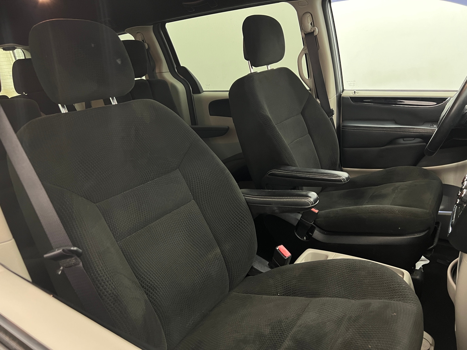 Thumbnail: 2016 Dodge Grand Caravan - 2
