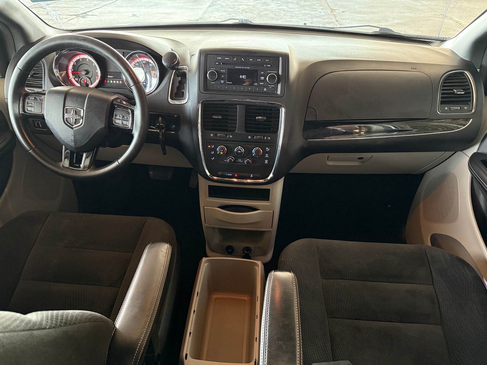 Thumbnail: 2016 Dodge Grand Caravan - 3