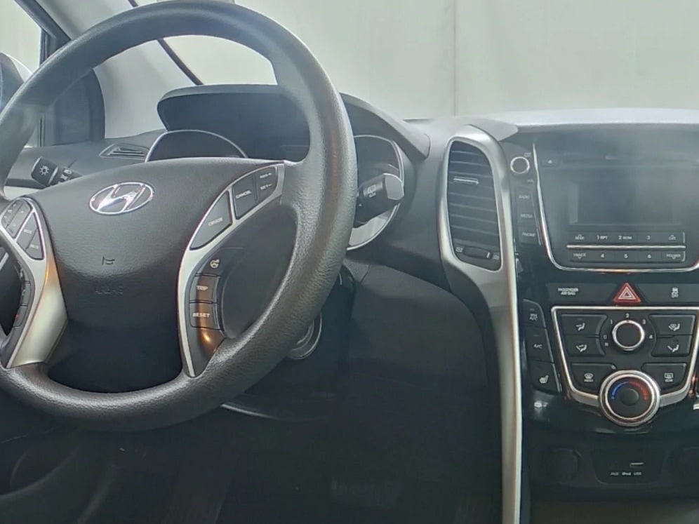 Thumbnail: 2016 Hyundai Elantra - 3